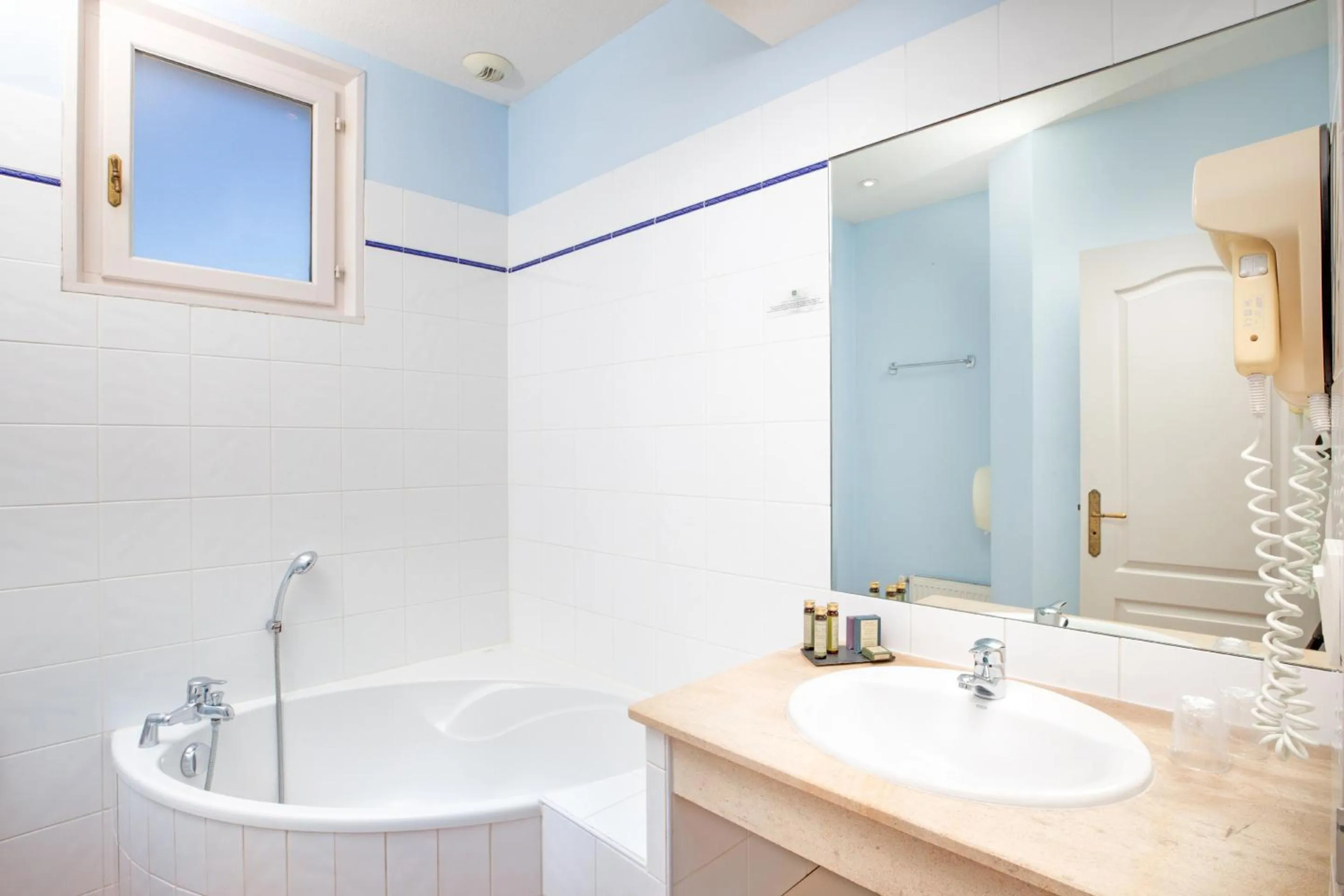 Bathroom in Hôtel La Bastide Saint Martin