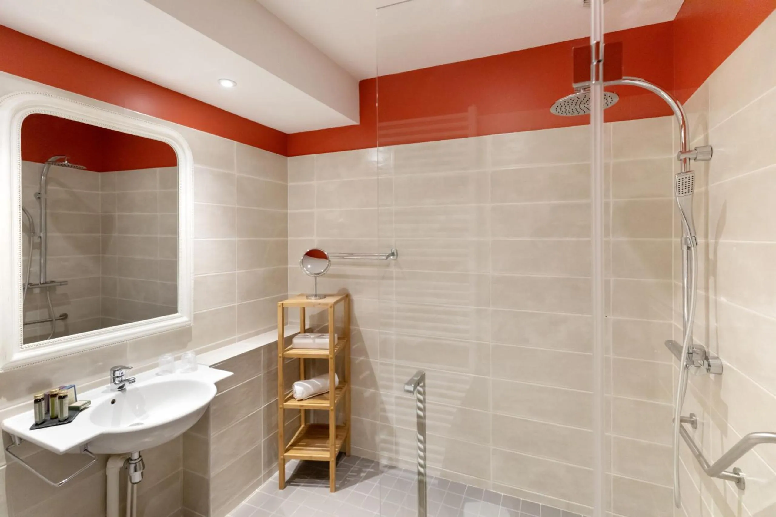 Bathroom in Hôtel La Bastide Saint Martin