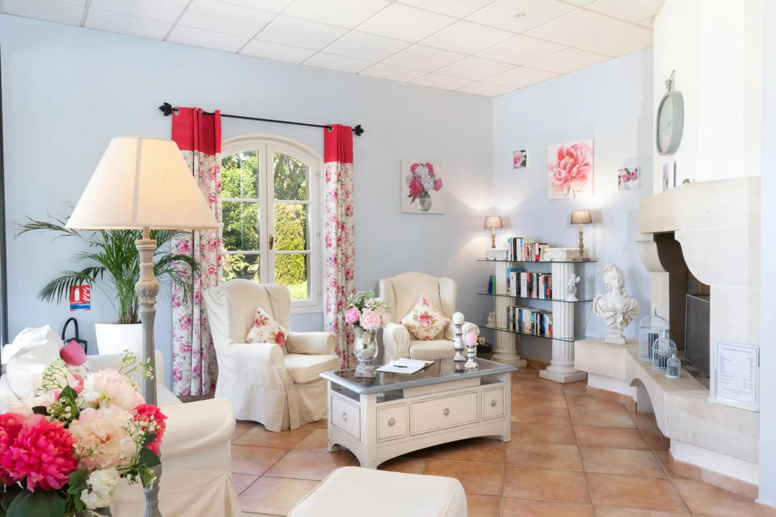 Lobby or reception in Hôtel La Bastide Saint Martin