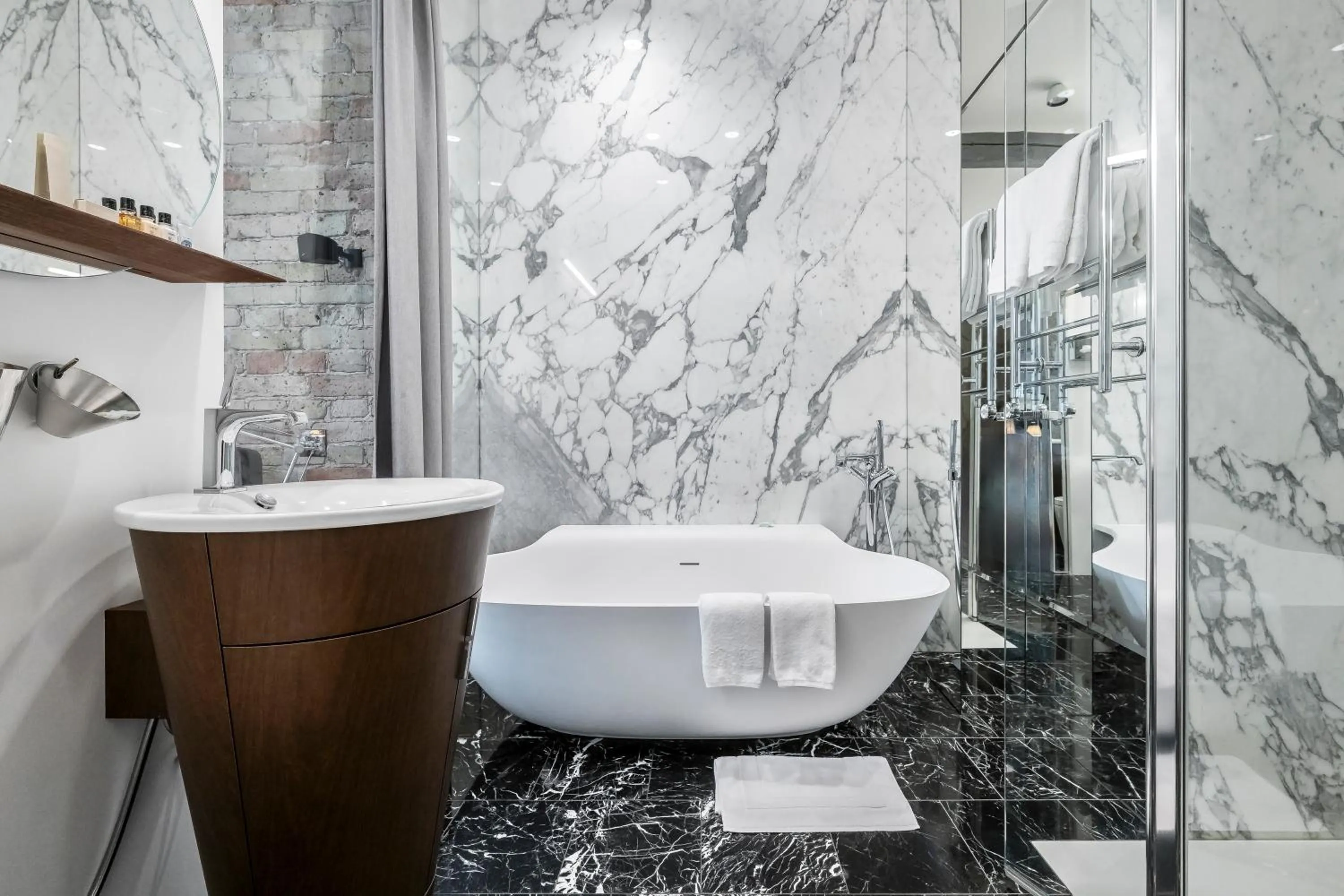 Shower in The Joseph