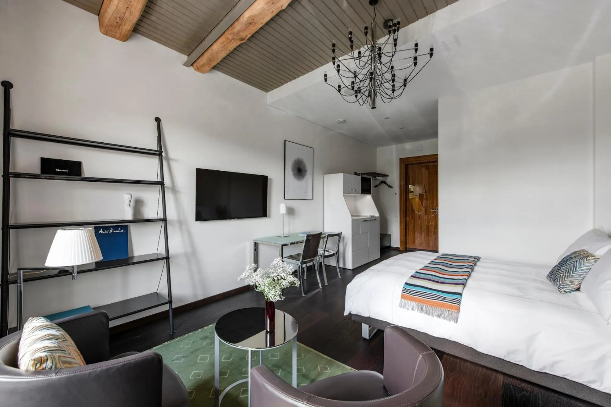 Photo of the whole room, Bed in The Joseph