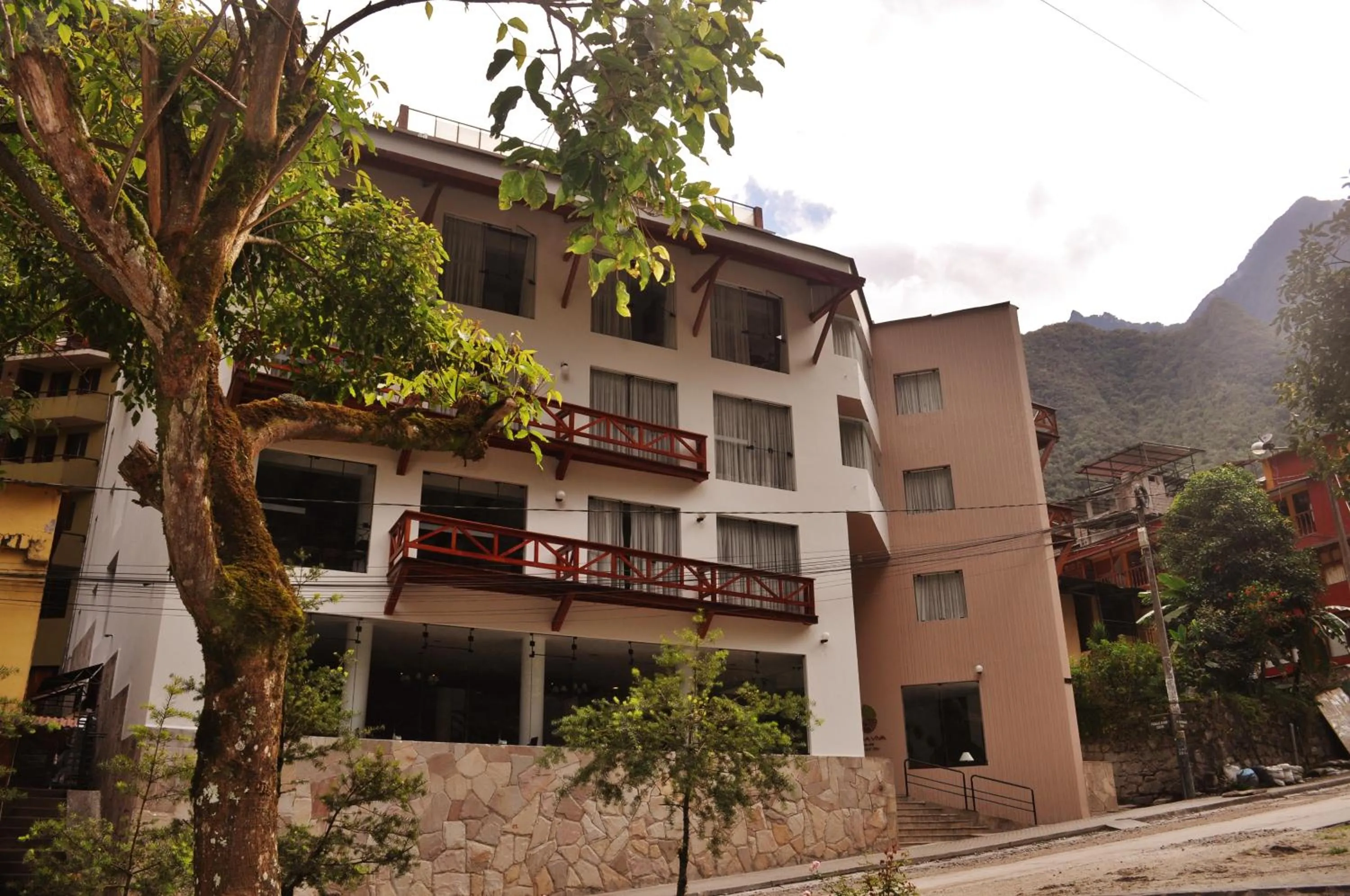 Facade/entrance in Tierra Viva Machu Picchu Hotel