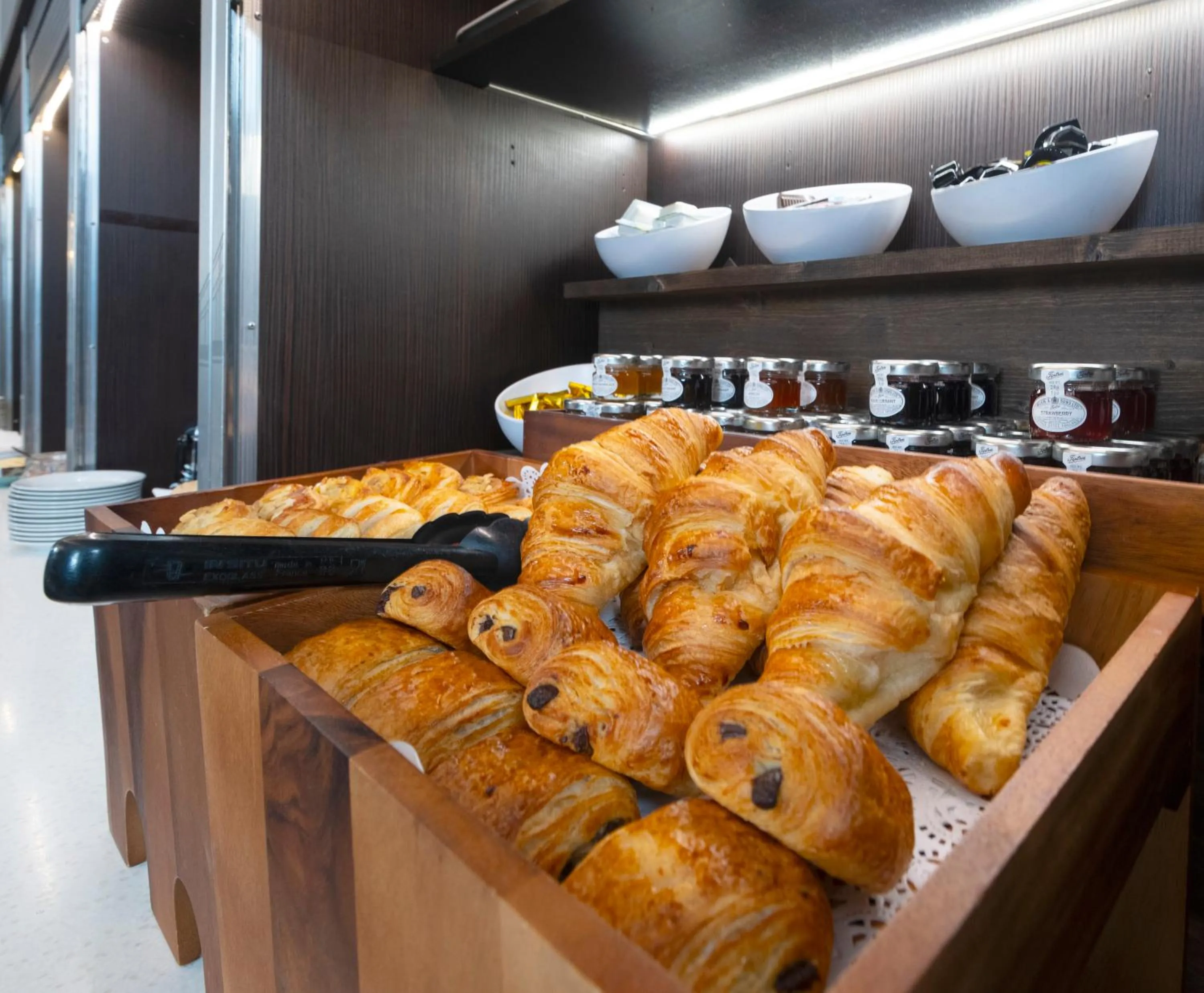 Breakfast in Best Western Chiswick Palace & Suites London