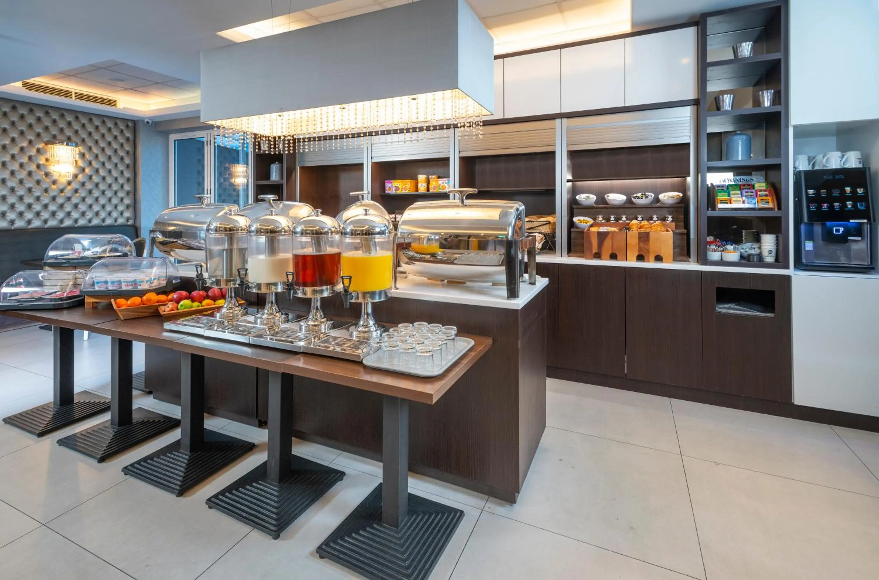 Breakfast in Best Western Chiswick Palace & Suites London