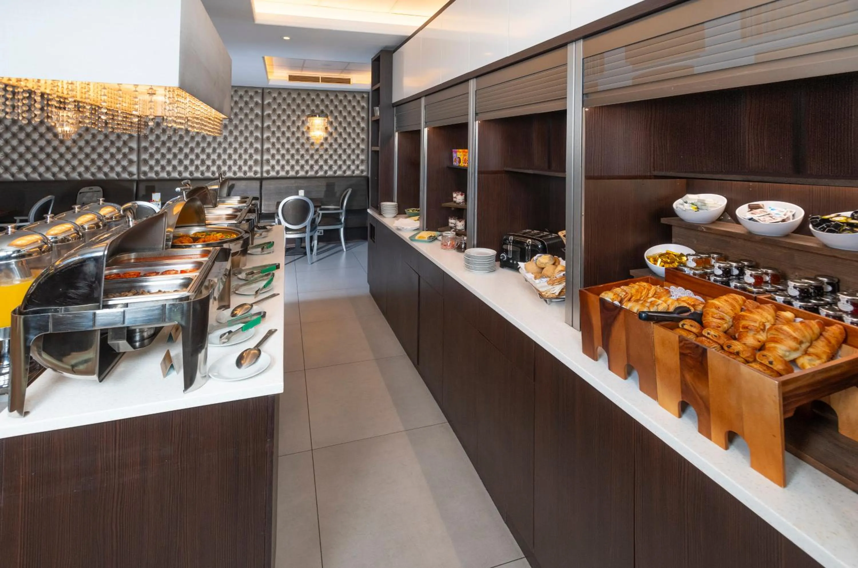 Breakfast in Best Western Chiswick Palace & Suites London