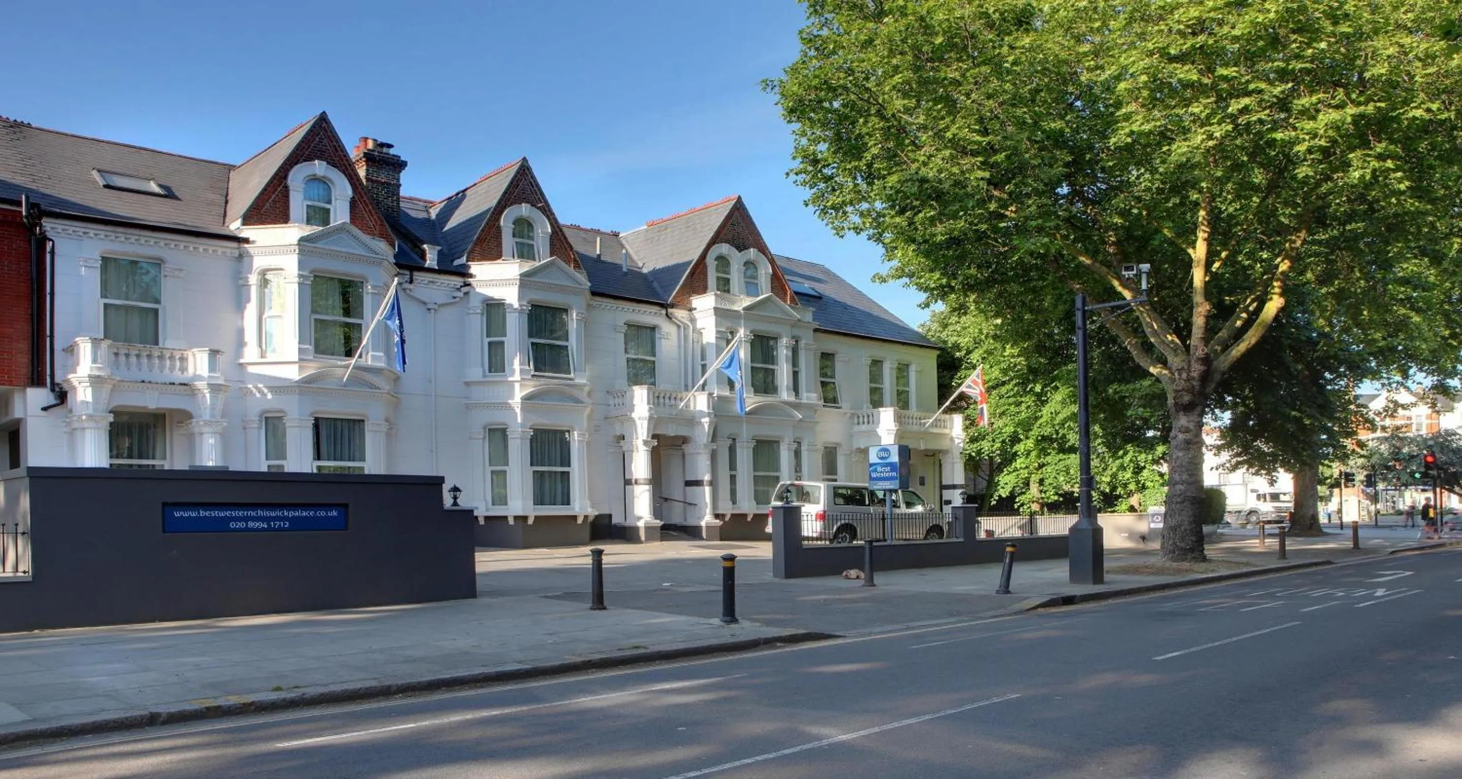 Property building in Best Western Chiswick Palace & Suites London