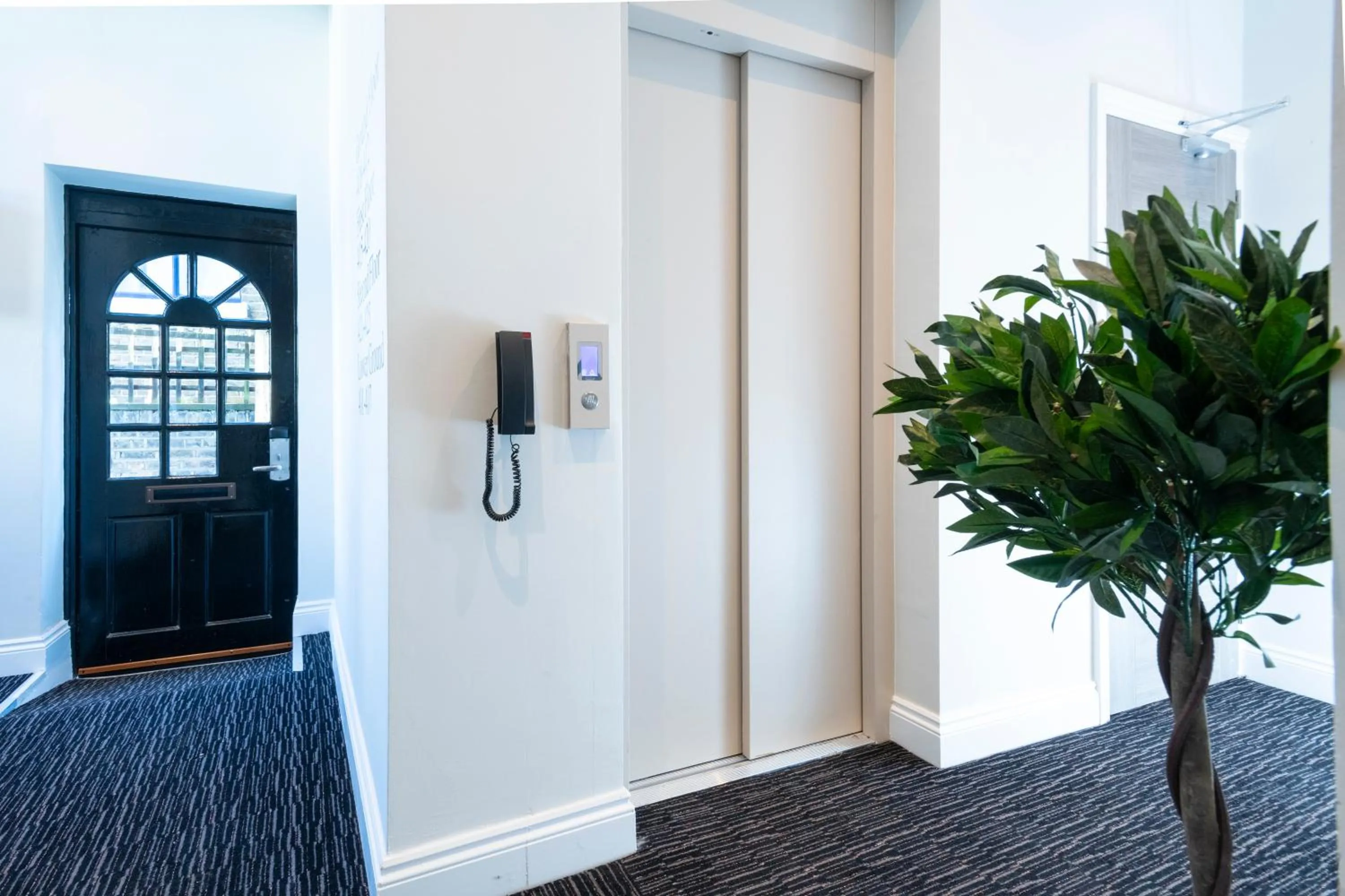 Property building in Best Western Chiswick Palace & Suites London