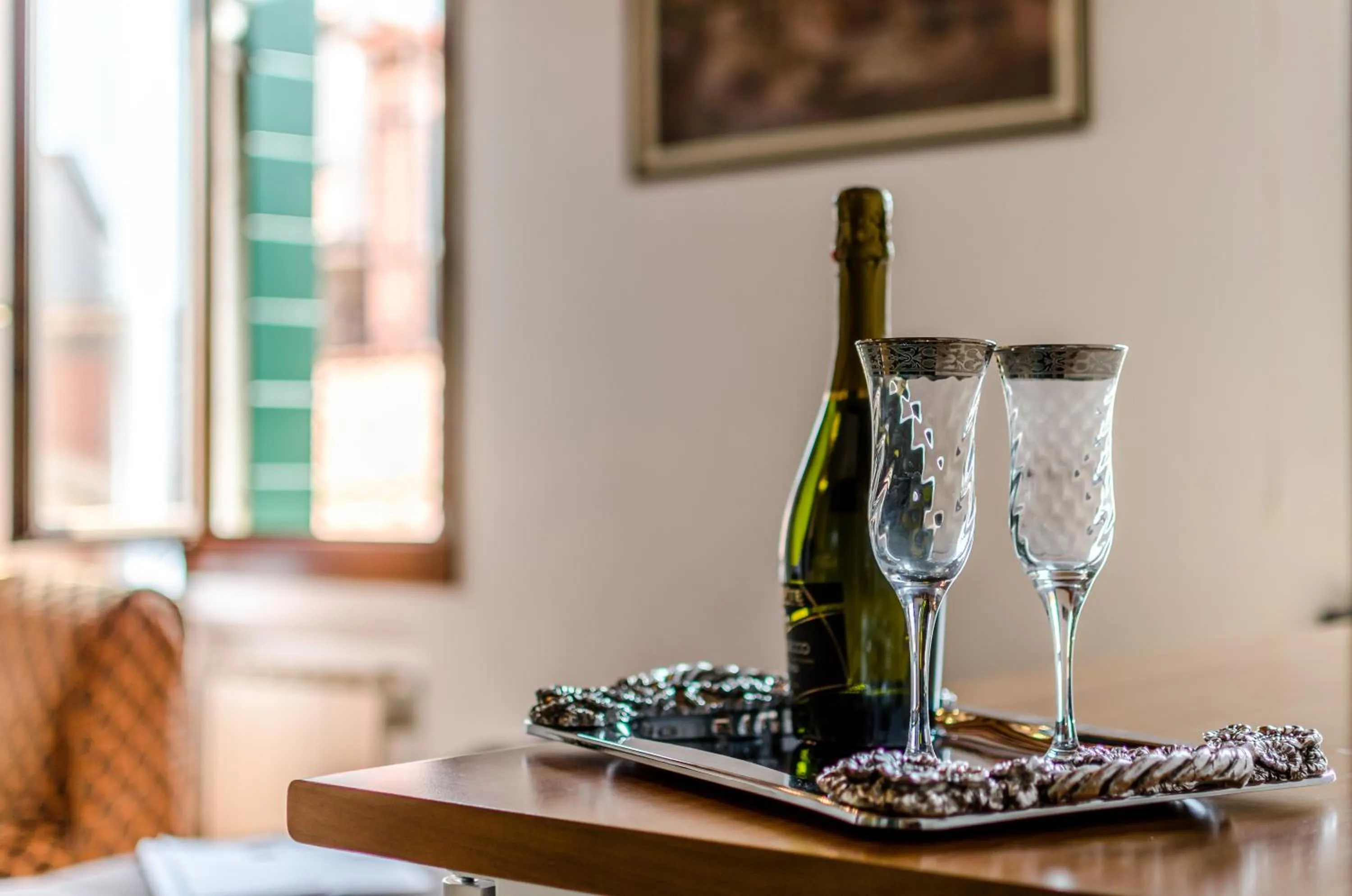 Drinks in Venice Apartments