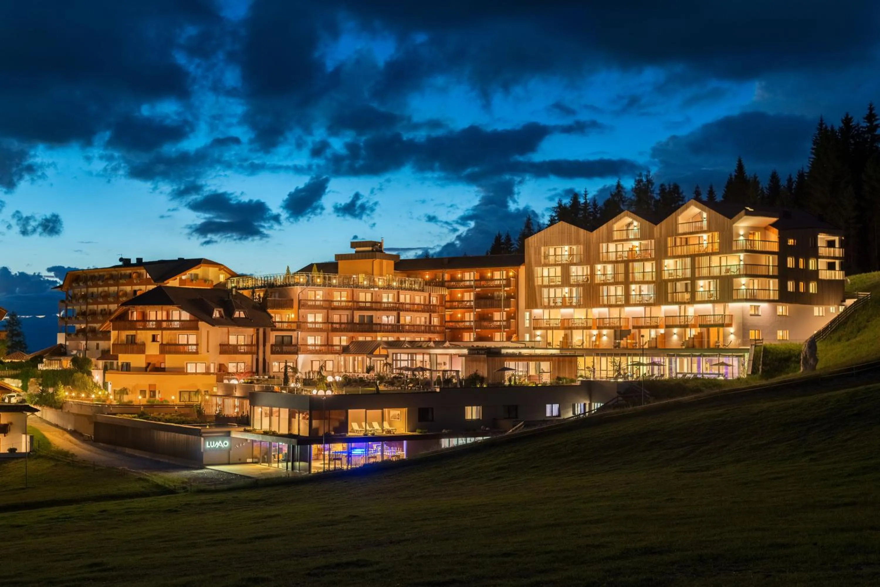 Property building in Hotel Cristal