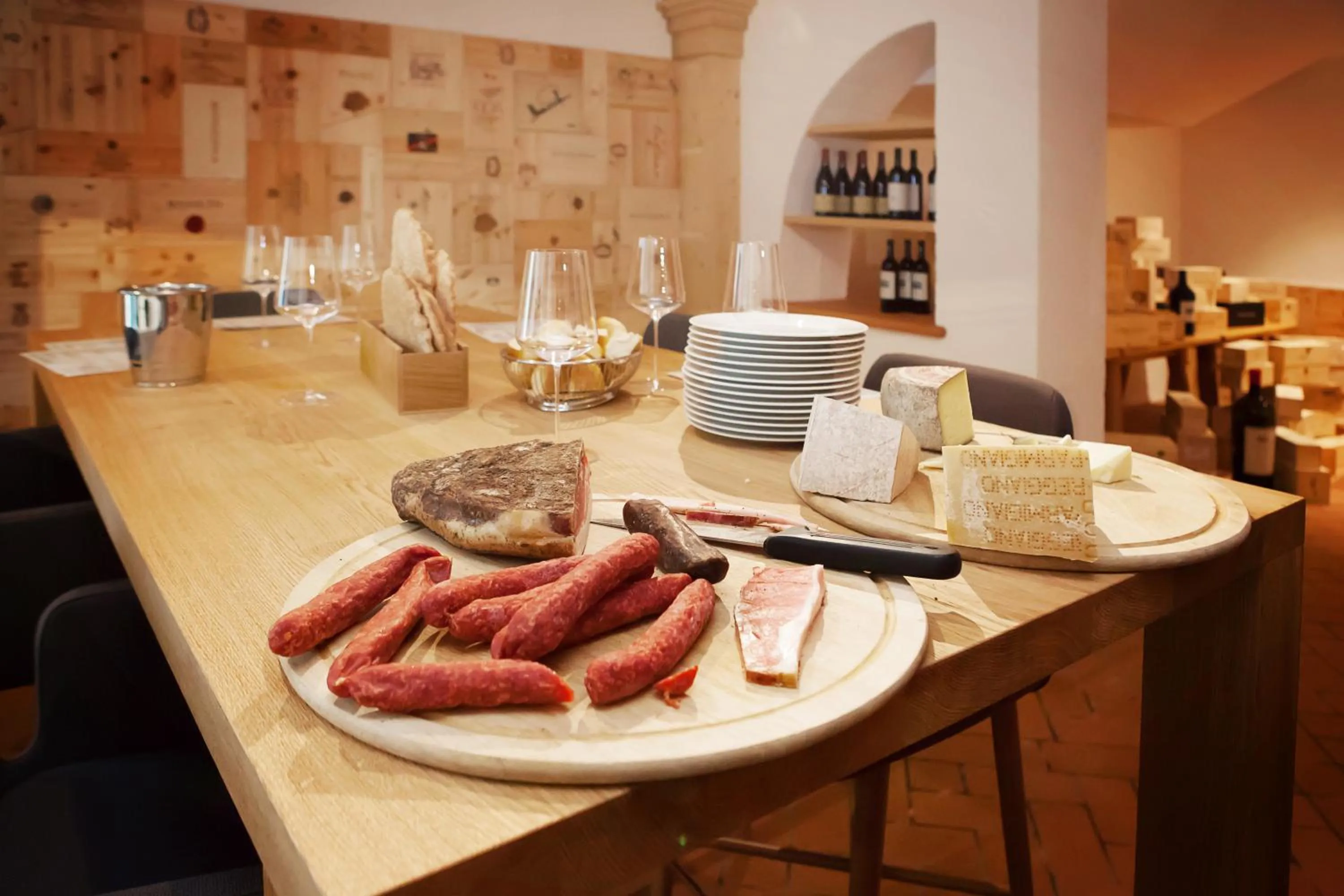 Restaurant/places to eat in Hotel Cristal