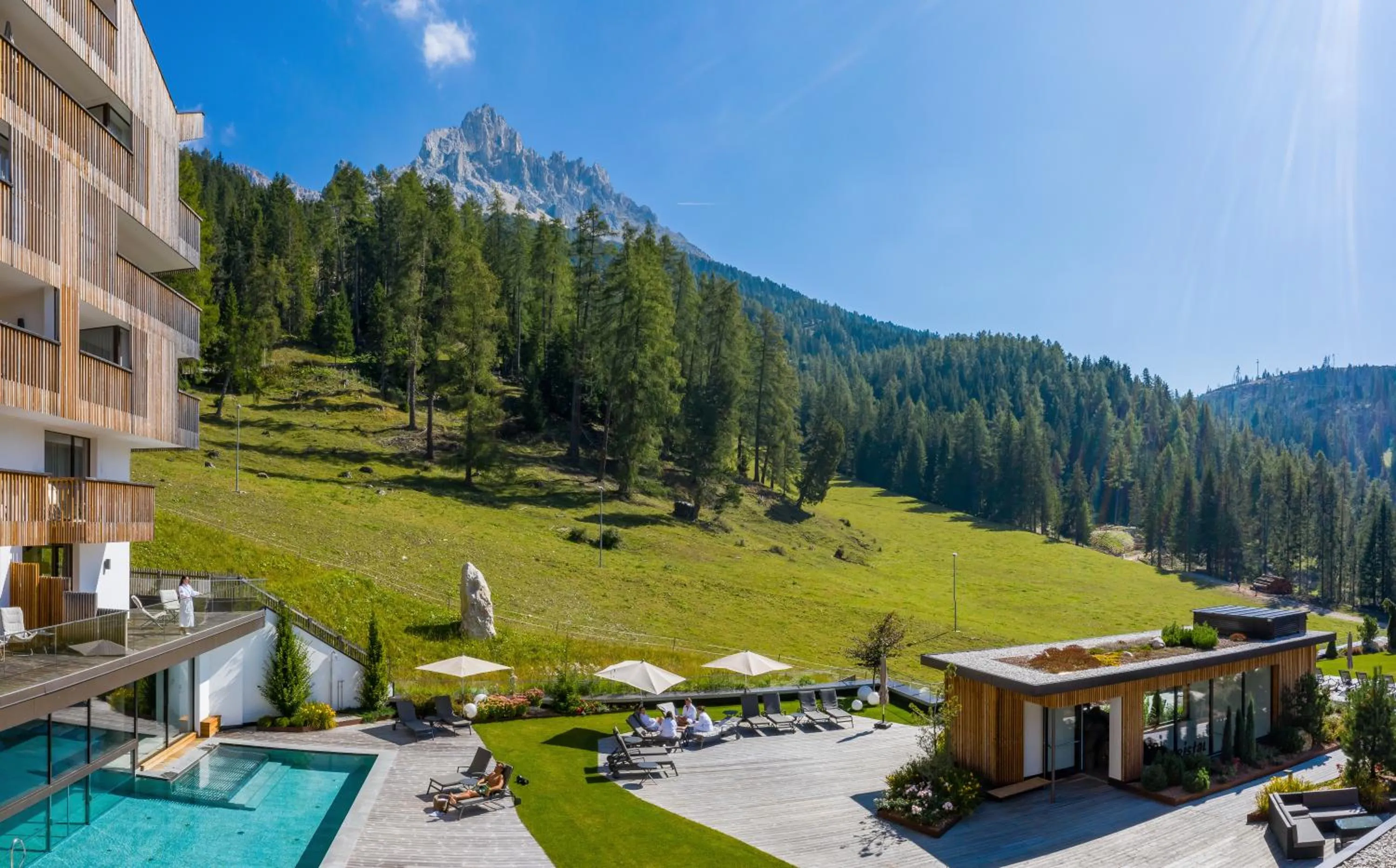 Property building in Hotel Cristal