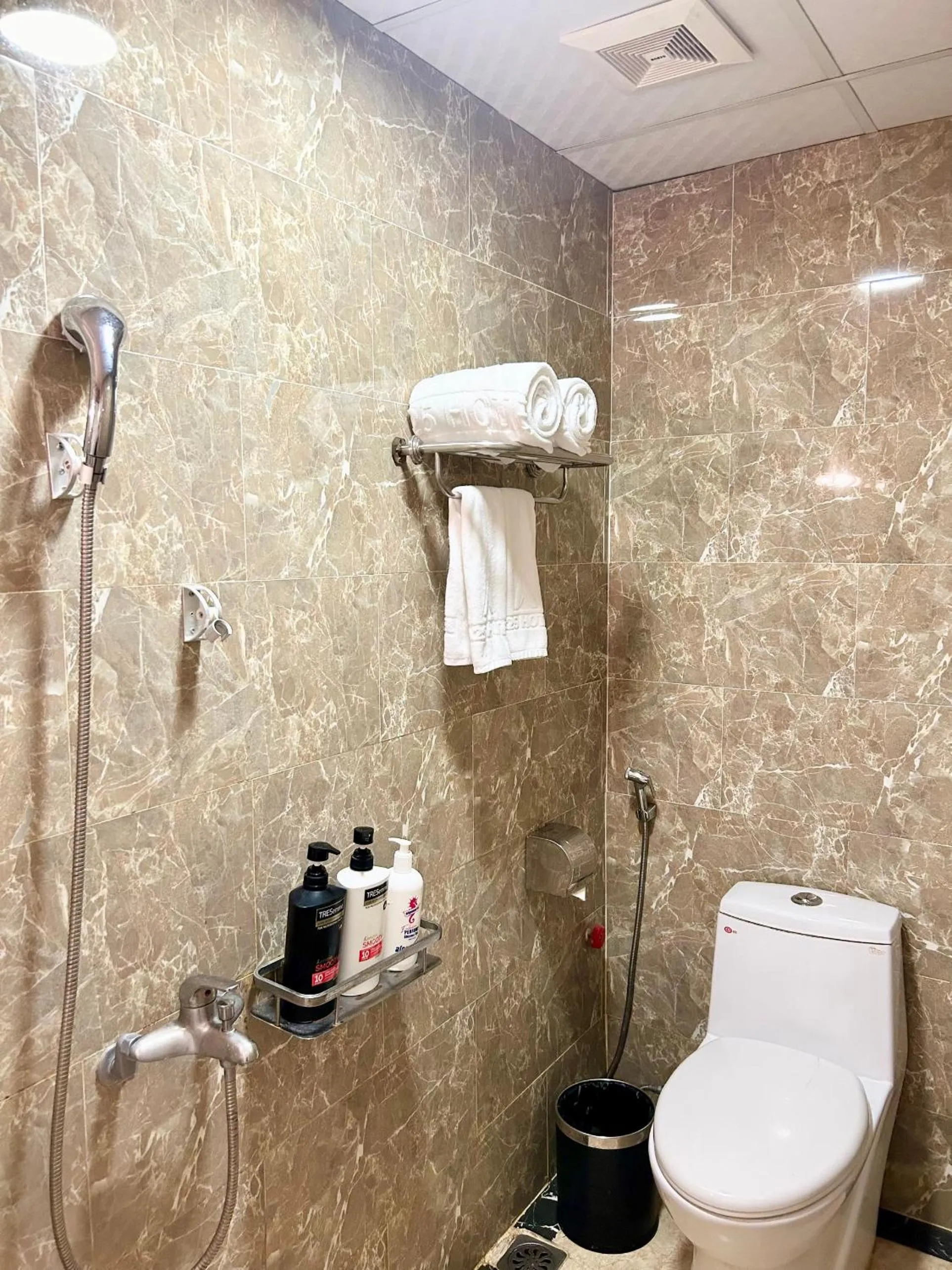 Toilet in A25 Hotel - 185-187 Lò Đúc