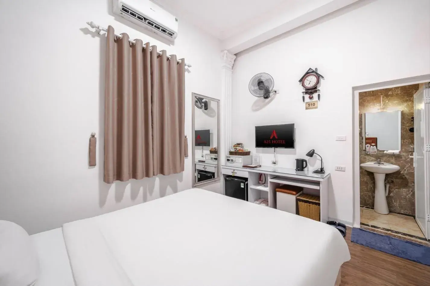 Superior Double Room in A25 Hotel - 185-187 Lò Đúc Superior Double Room in A25 Hotel - 185-187 Lò Đúc