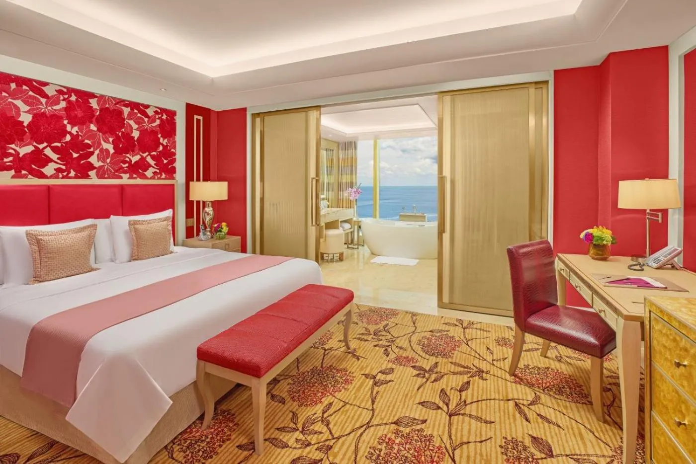 Bedroom, Bed in Okada Manila