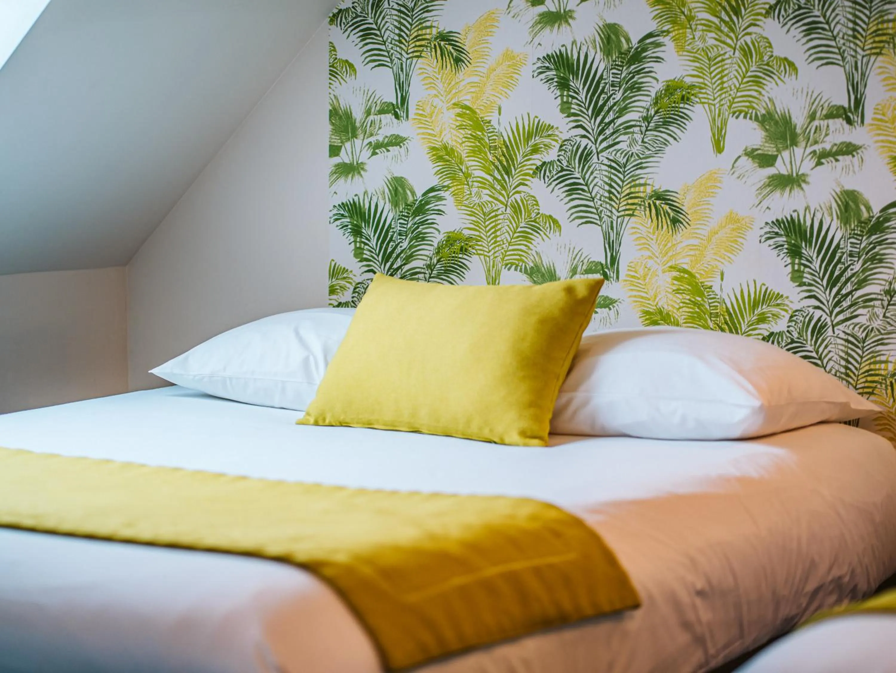 Property building, Bed in ibis Styles Calais Centre