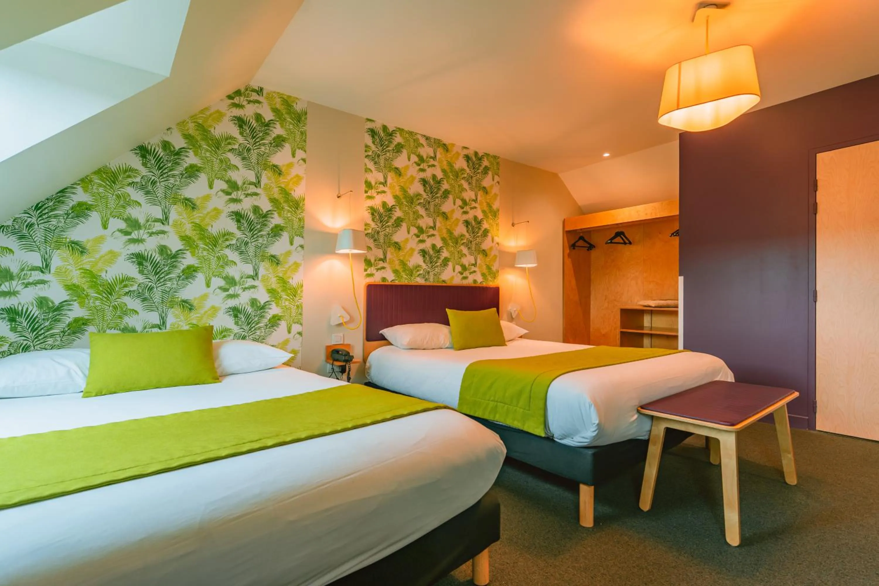 Property building, Bed in ibis Styles Calais Centre