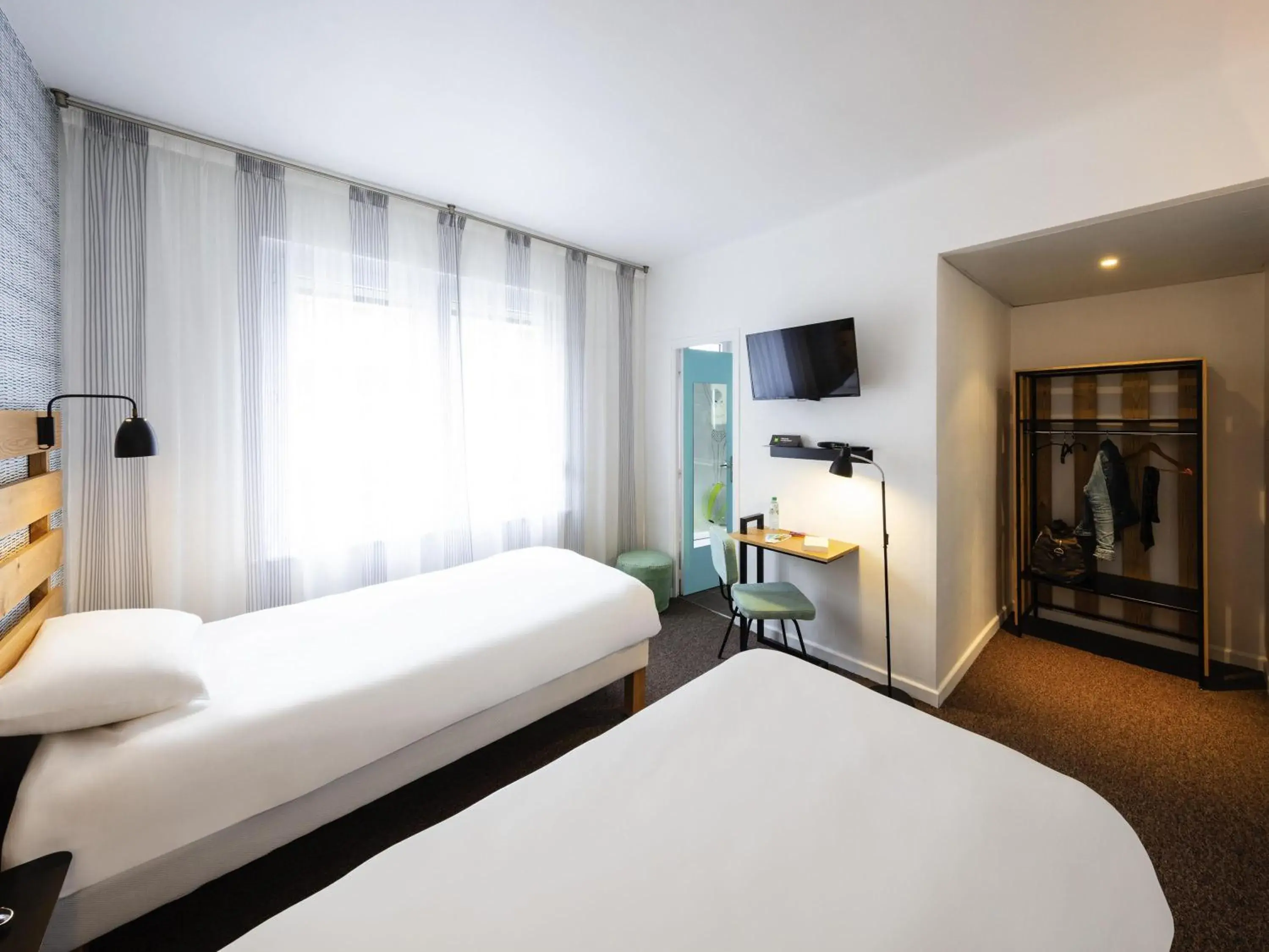 Standard Twin Room in ibis Styles Calais Centre Standard Twin Room in ibis Styles Calais Centre