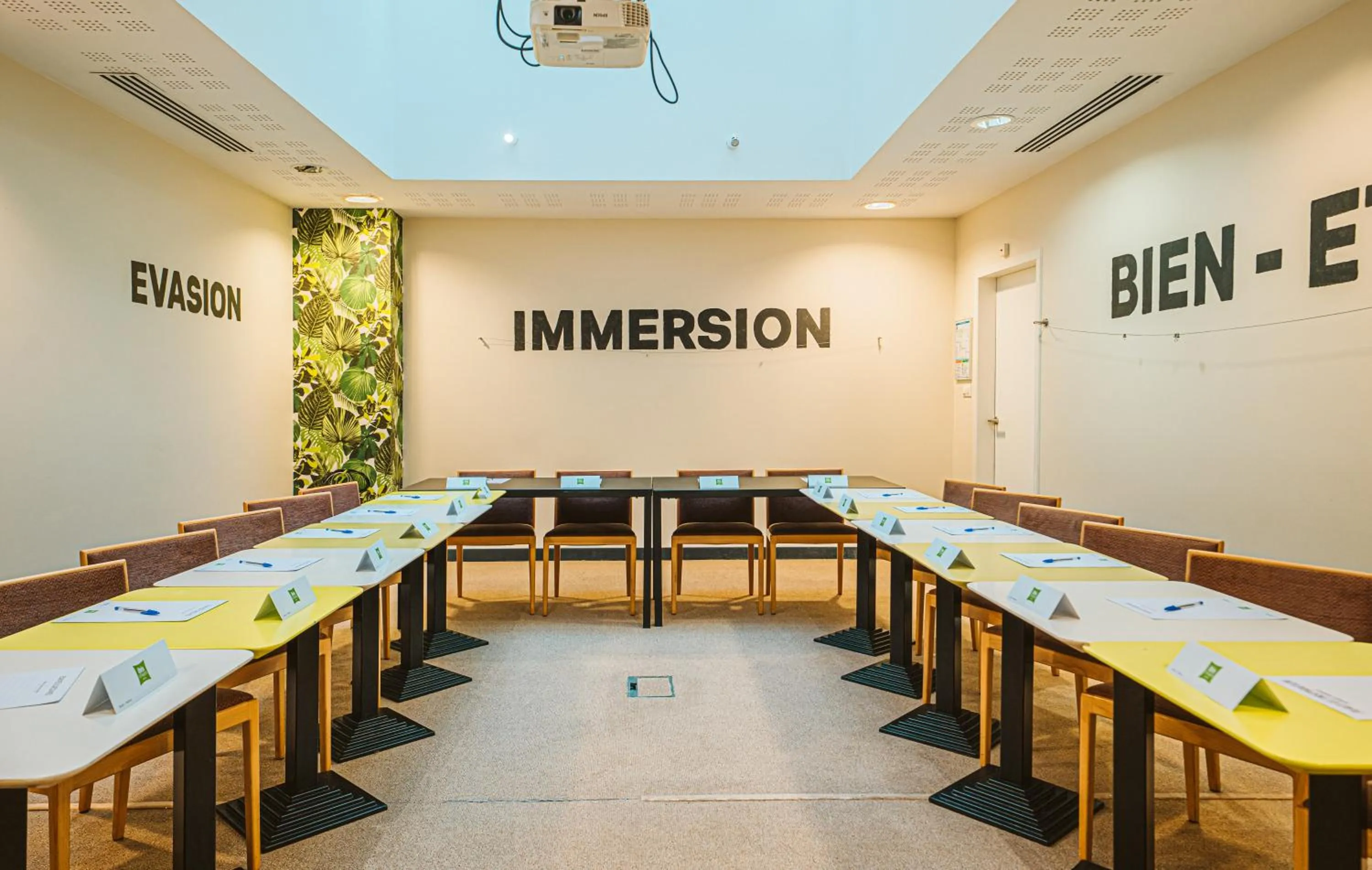 Property building in ibis Styles Calais Centre