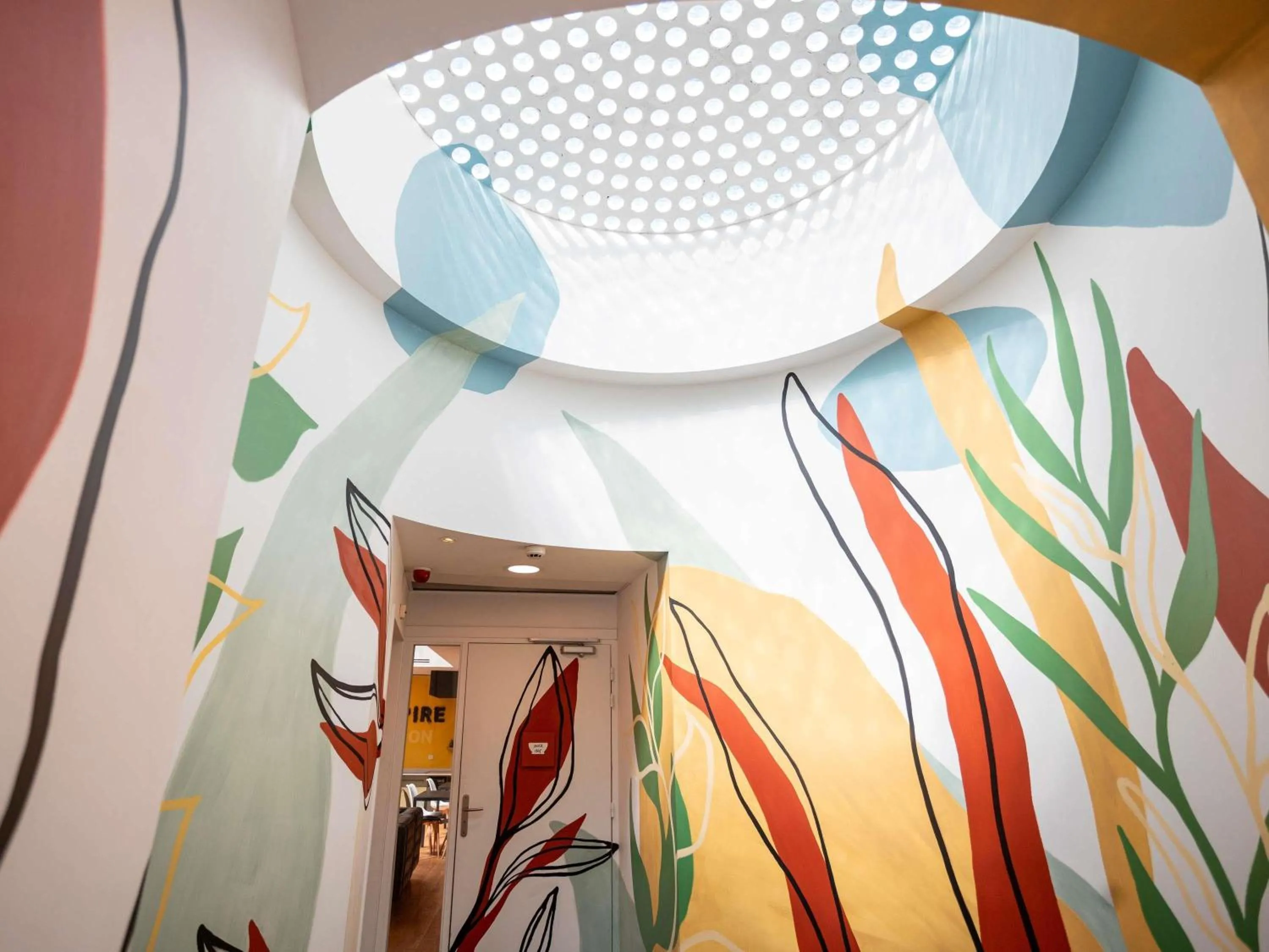 Property building in ibis Styles Calais Centre