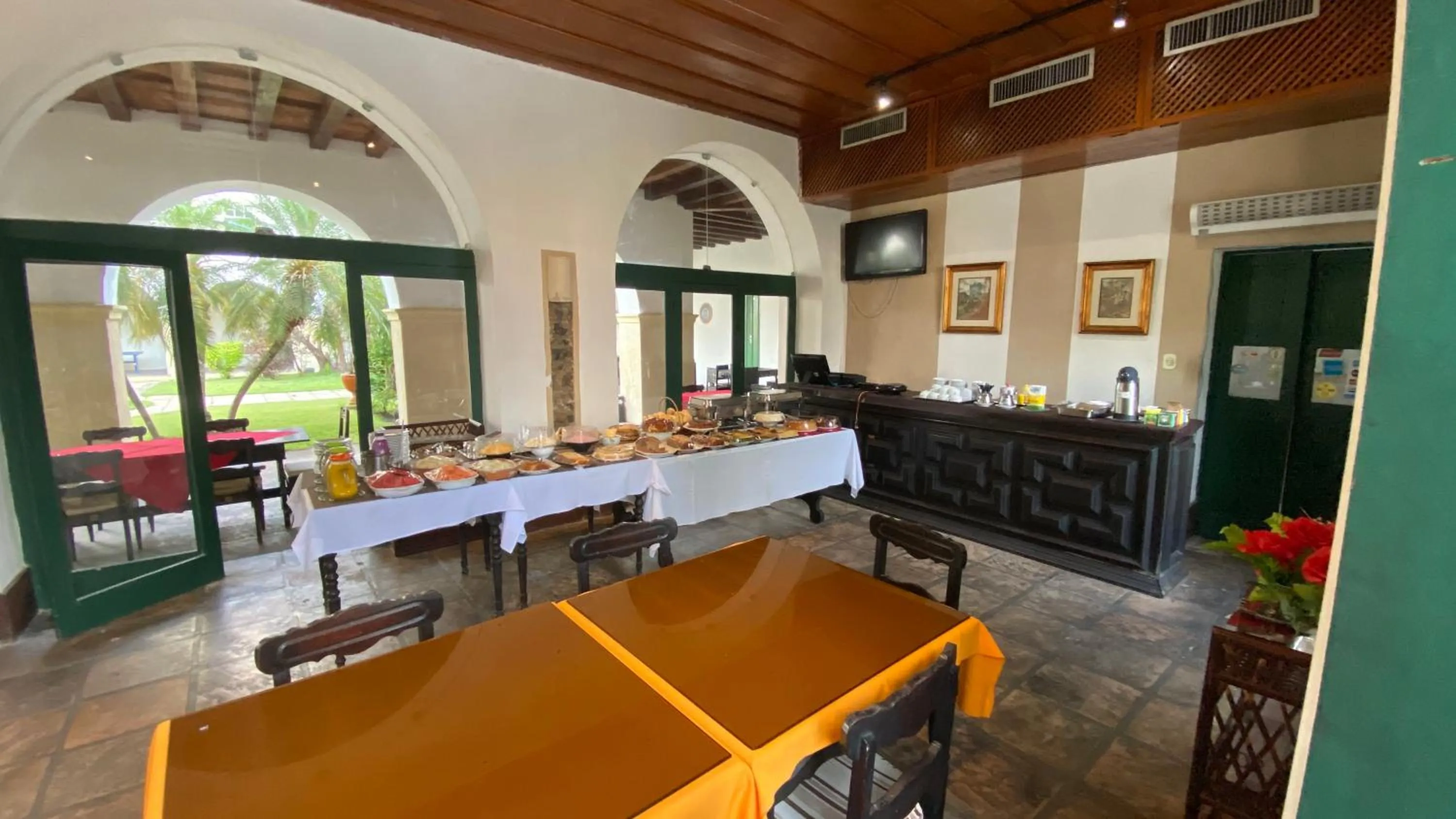 Buffet breakfast in Pousada Convento do Carmo