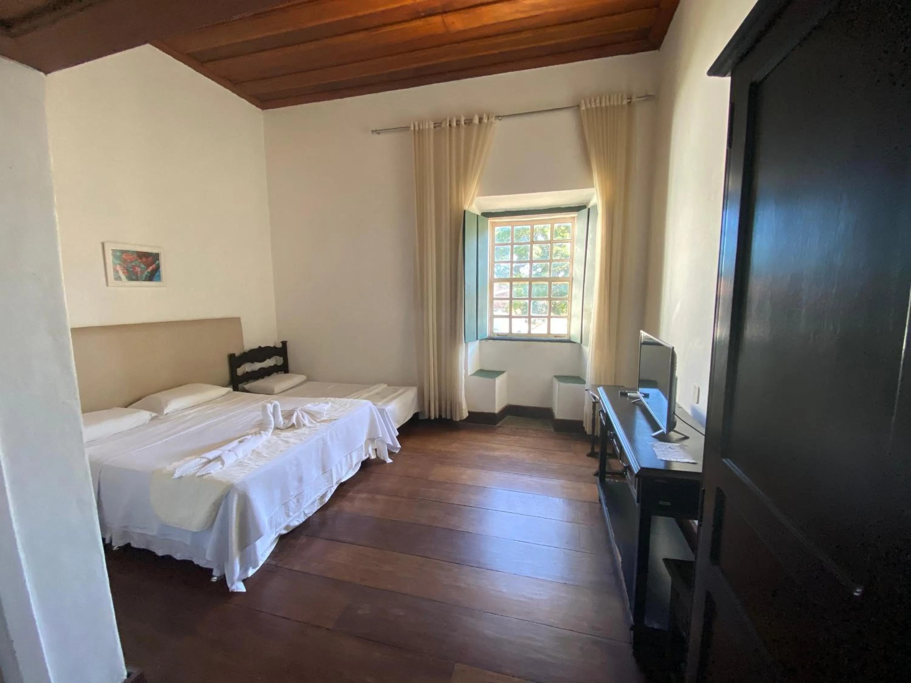 Photo of the whole room, Bed in Pousada Convento do Carmo