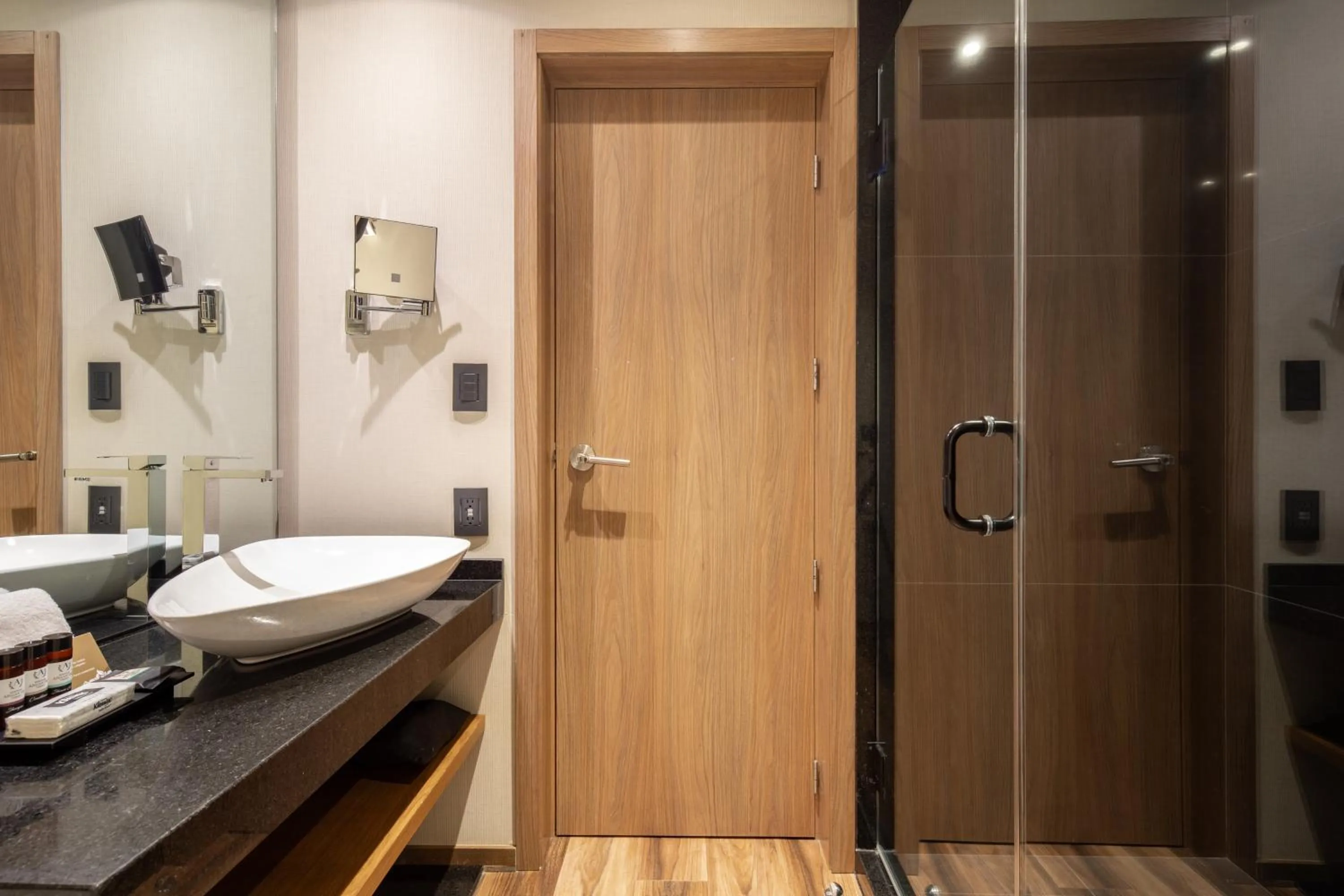 Shower in Hotel Real del Rio