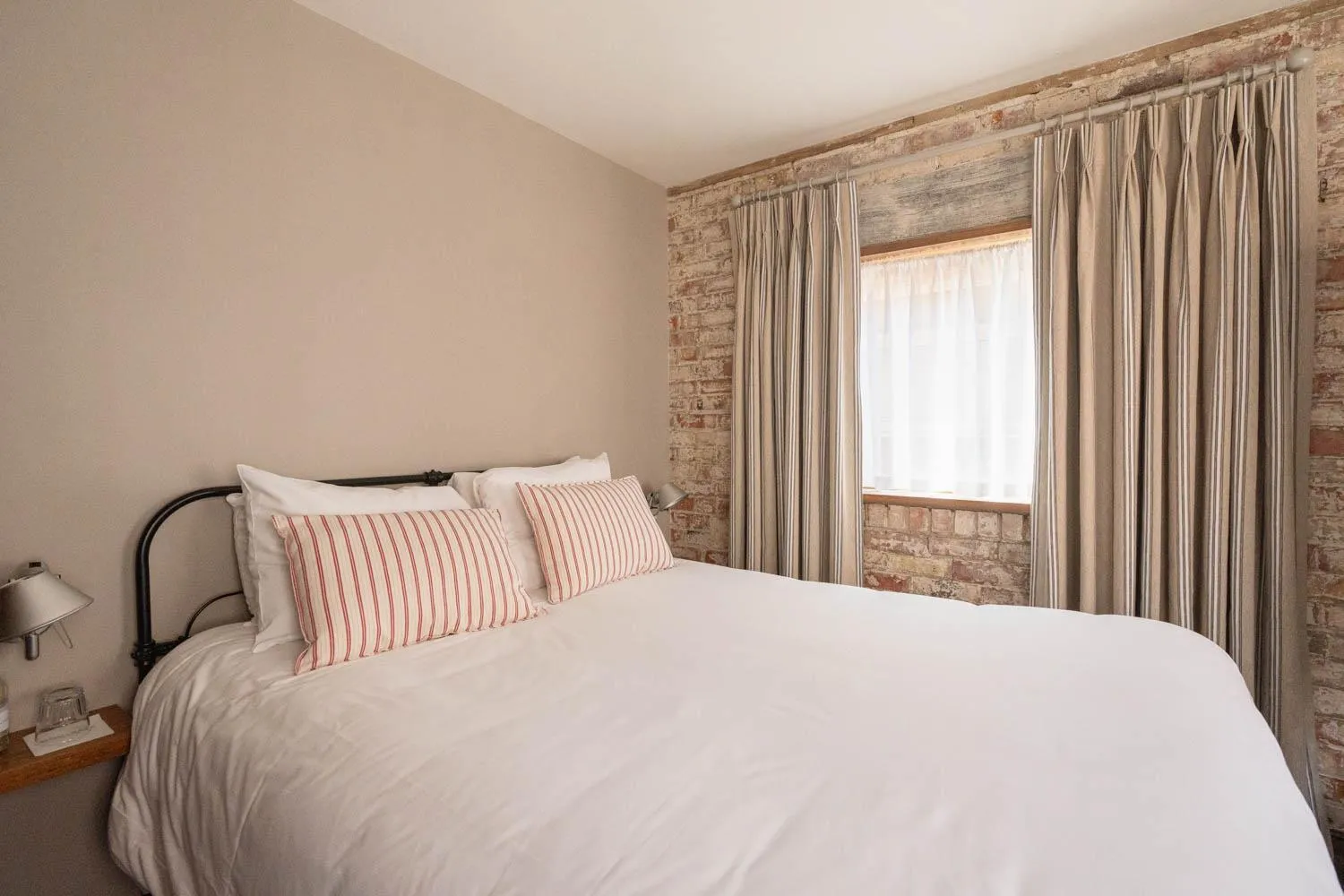 Bedroom, Bed in Rocksalt Rooms