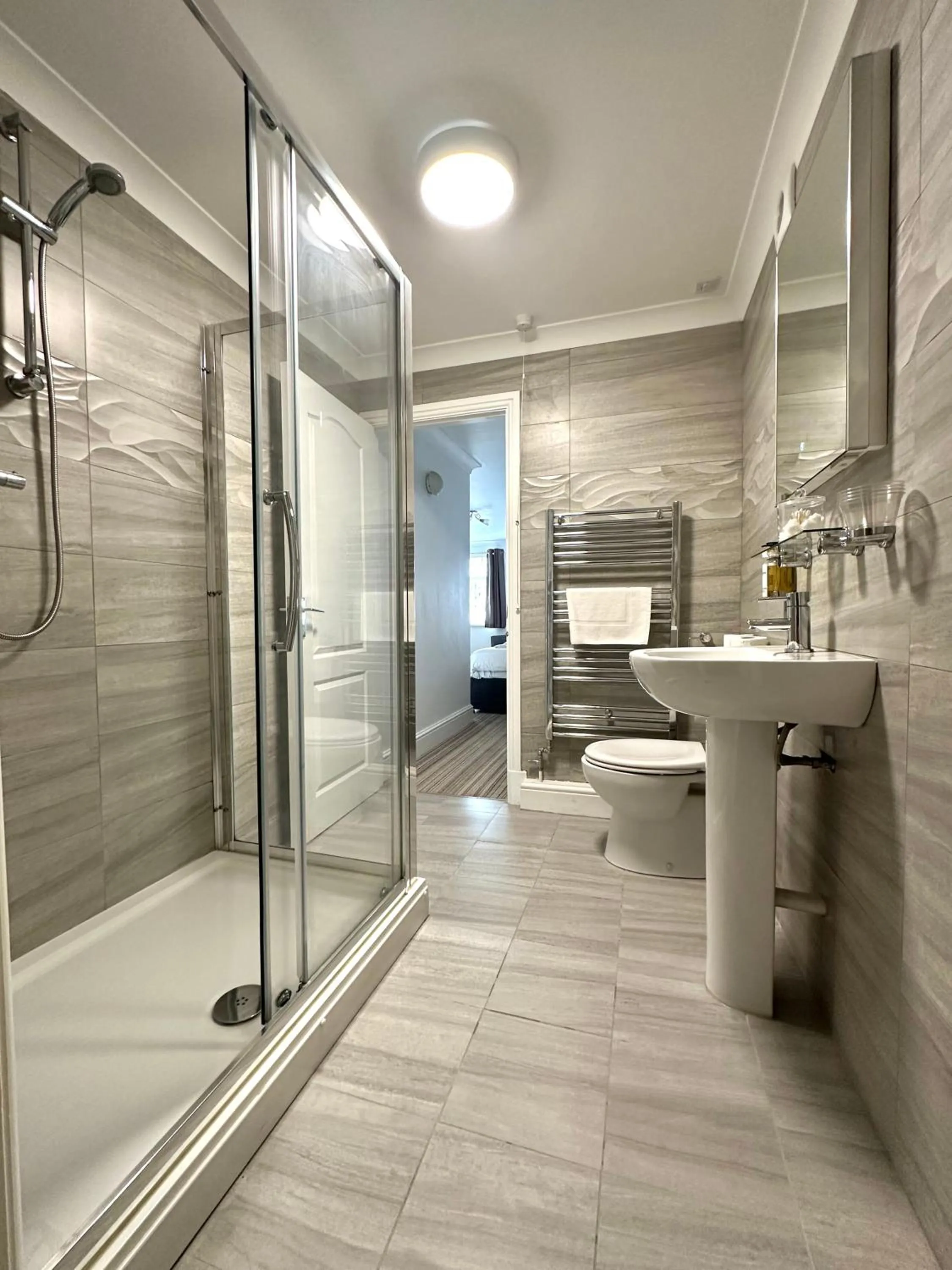 Shower in Gwbert Hotel