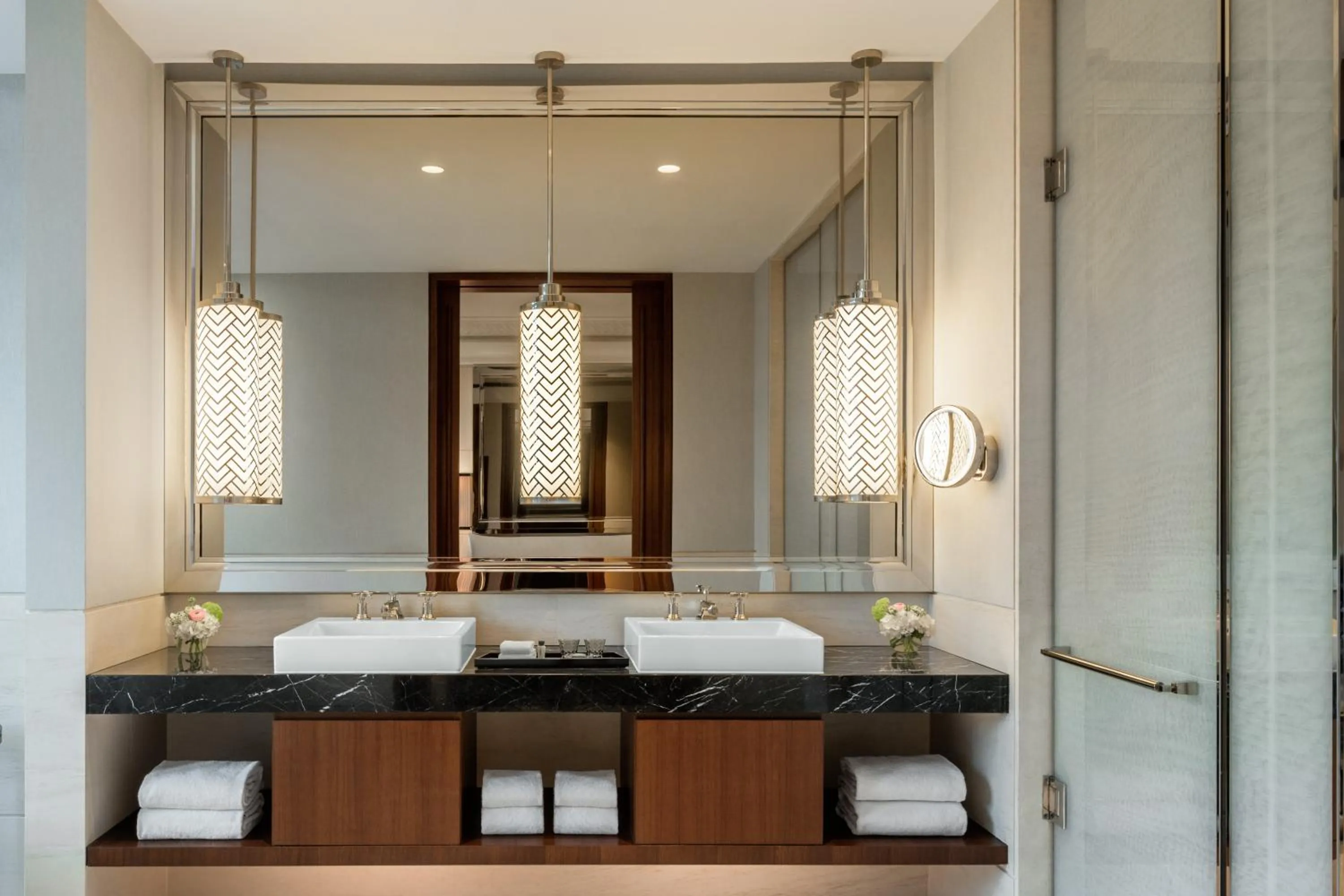 Bathroom, Bed in The Capitol Kempinski Hotel Singapore