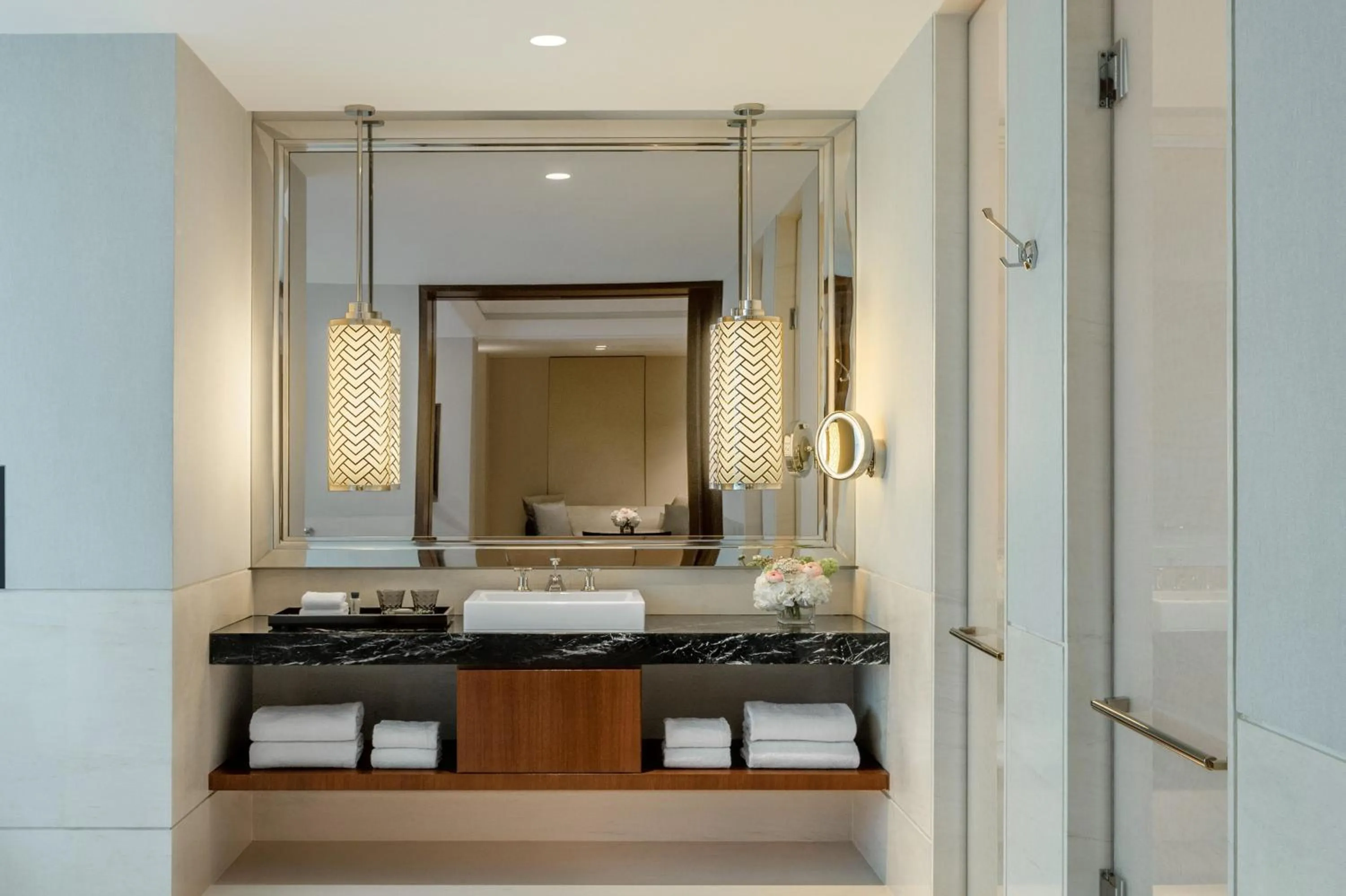 Bathroom, Bed in The Capitol Kempinski Hotel Singapore