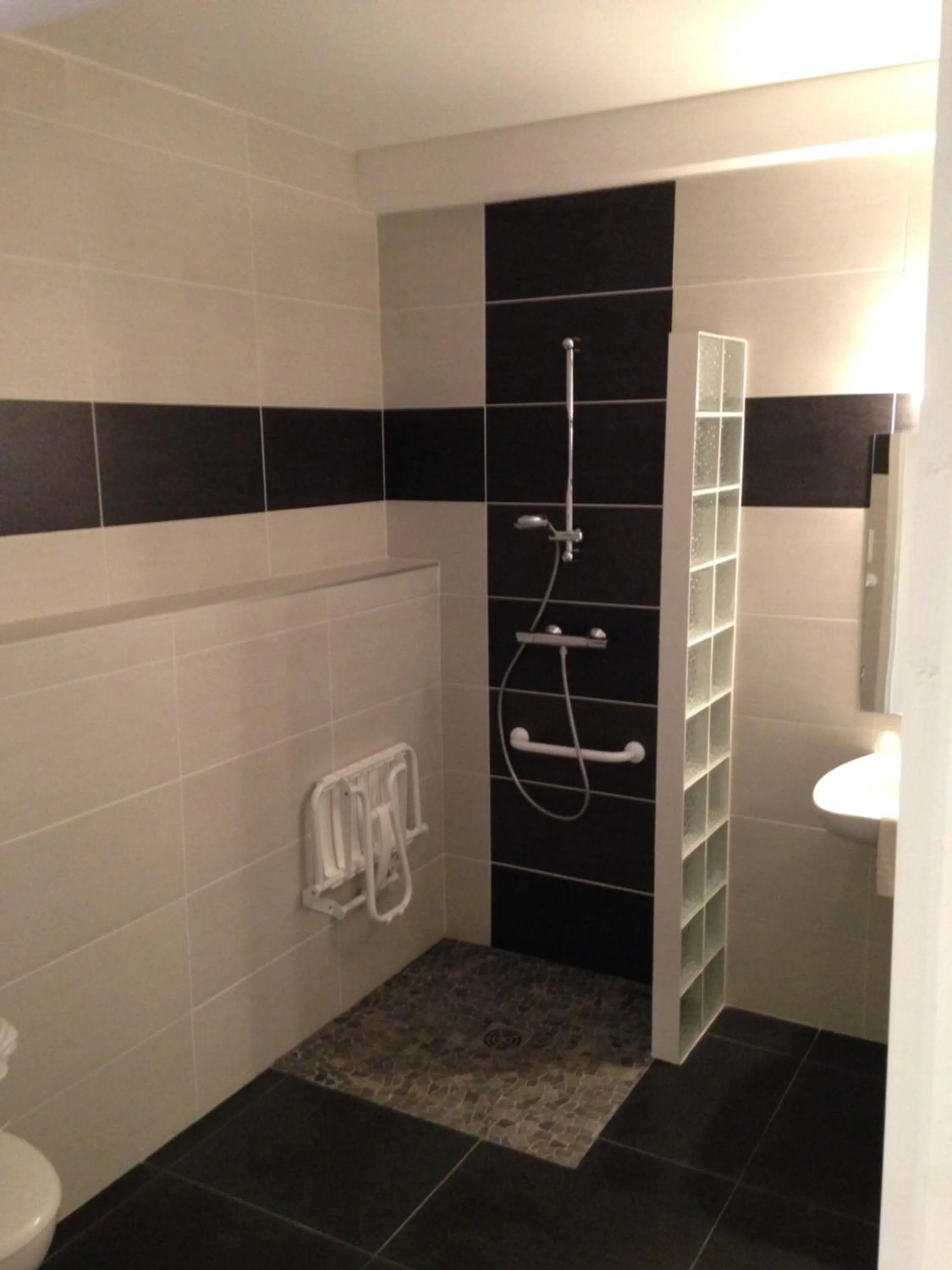 Shower in Résidence Moderne