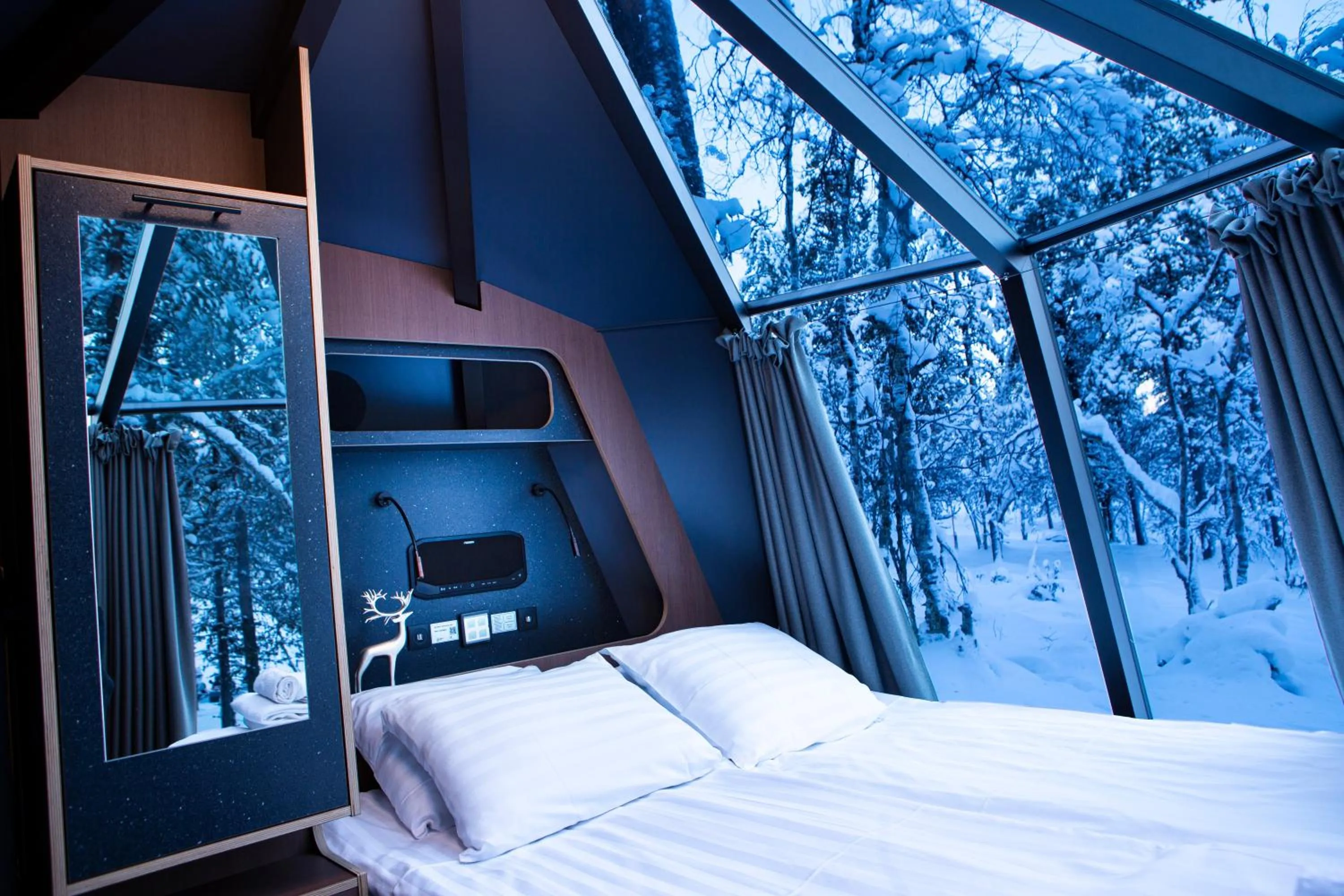 Winter, Bed in Lapland Hotels Riekonlinna