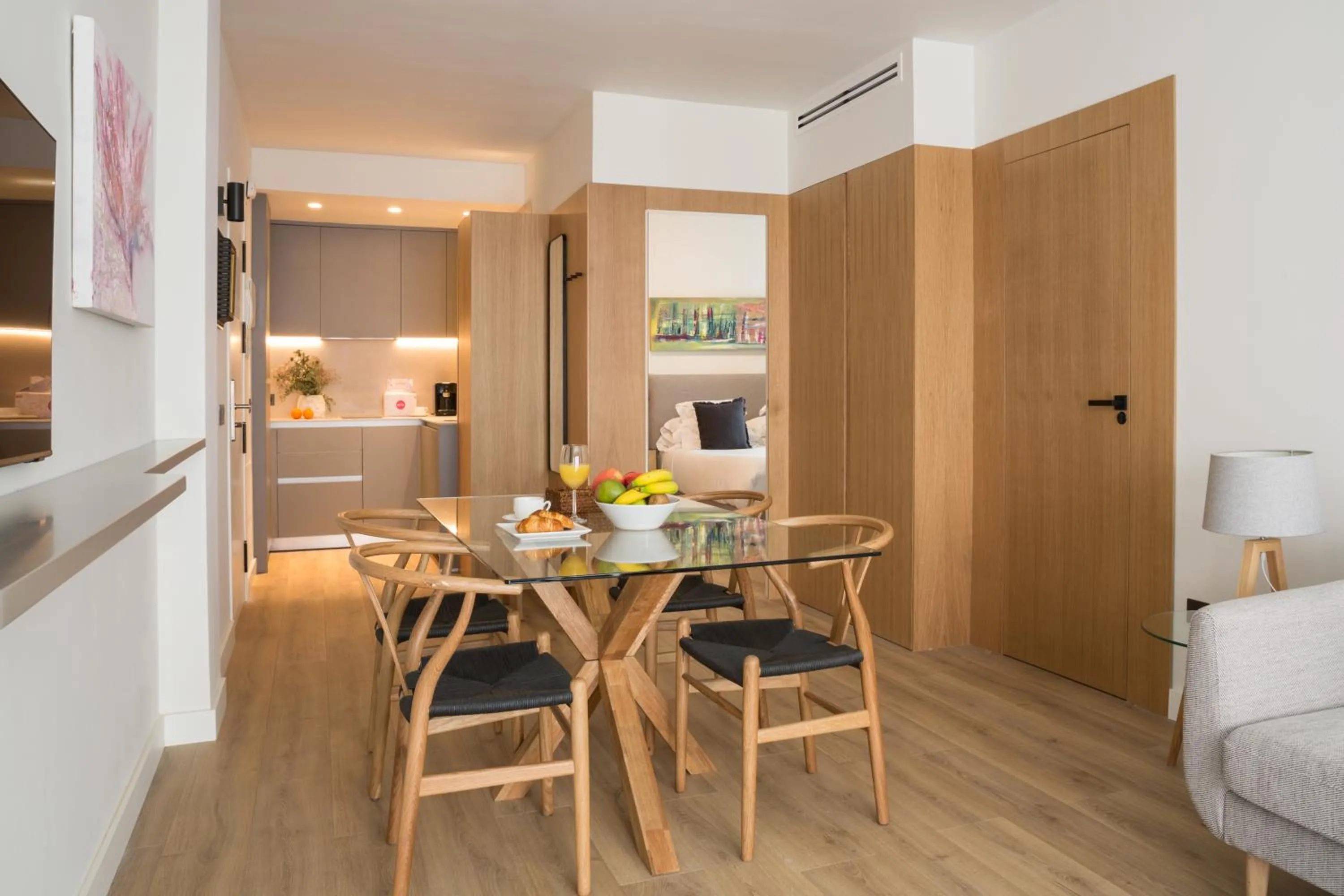 Dining area, Bed in Puerta Catedral Suites
