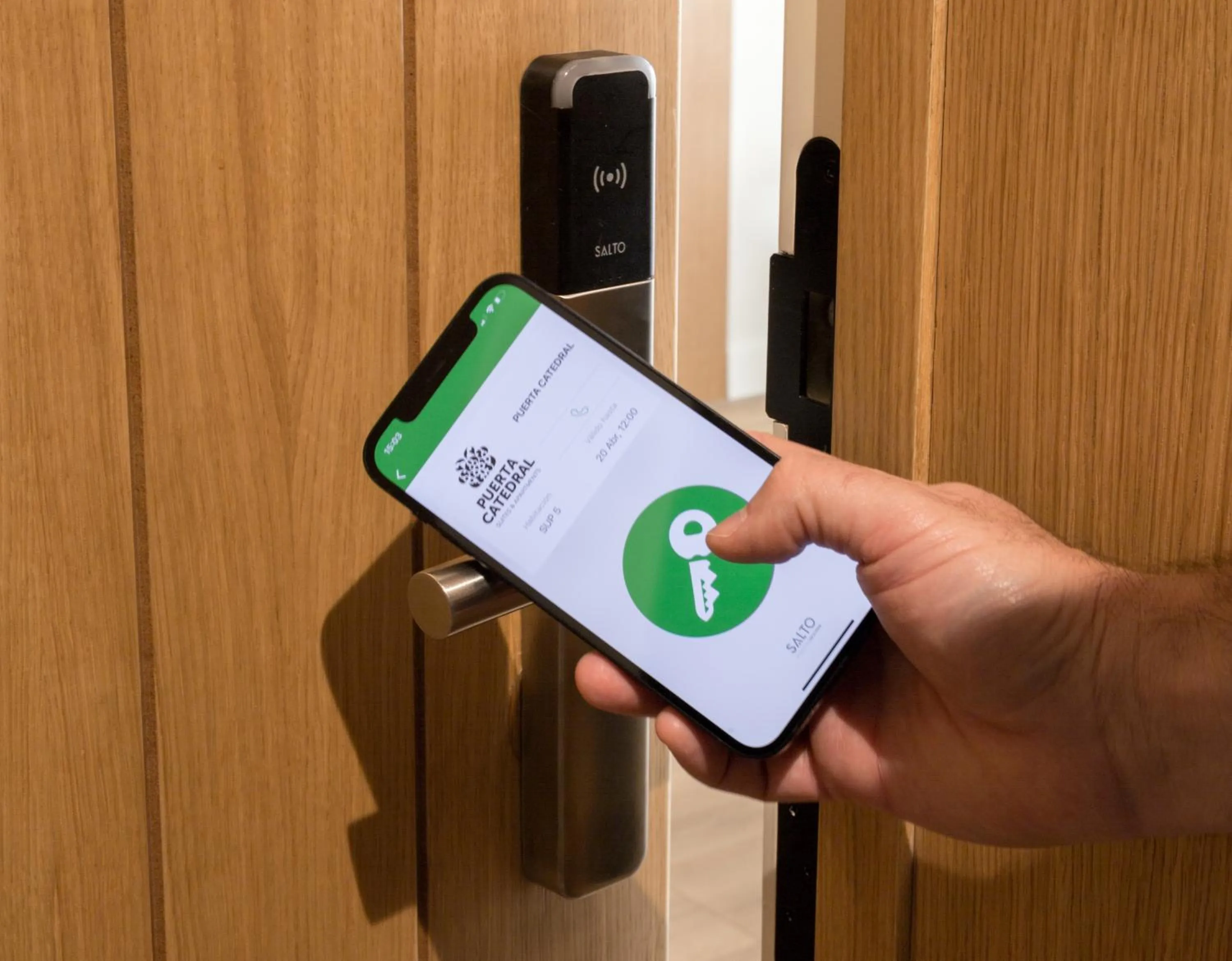 Facade/entrance in Puerta Catedral Suites