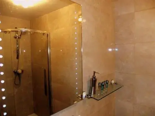 Triple Room - single occupancy in College Guest House Triple Room - single occupancy in College Guest House