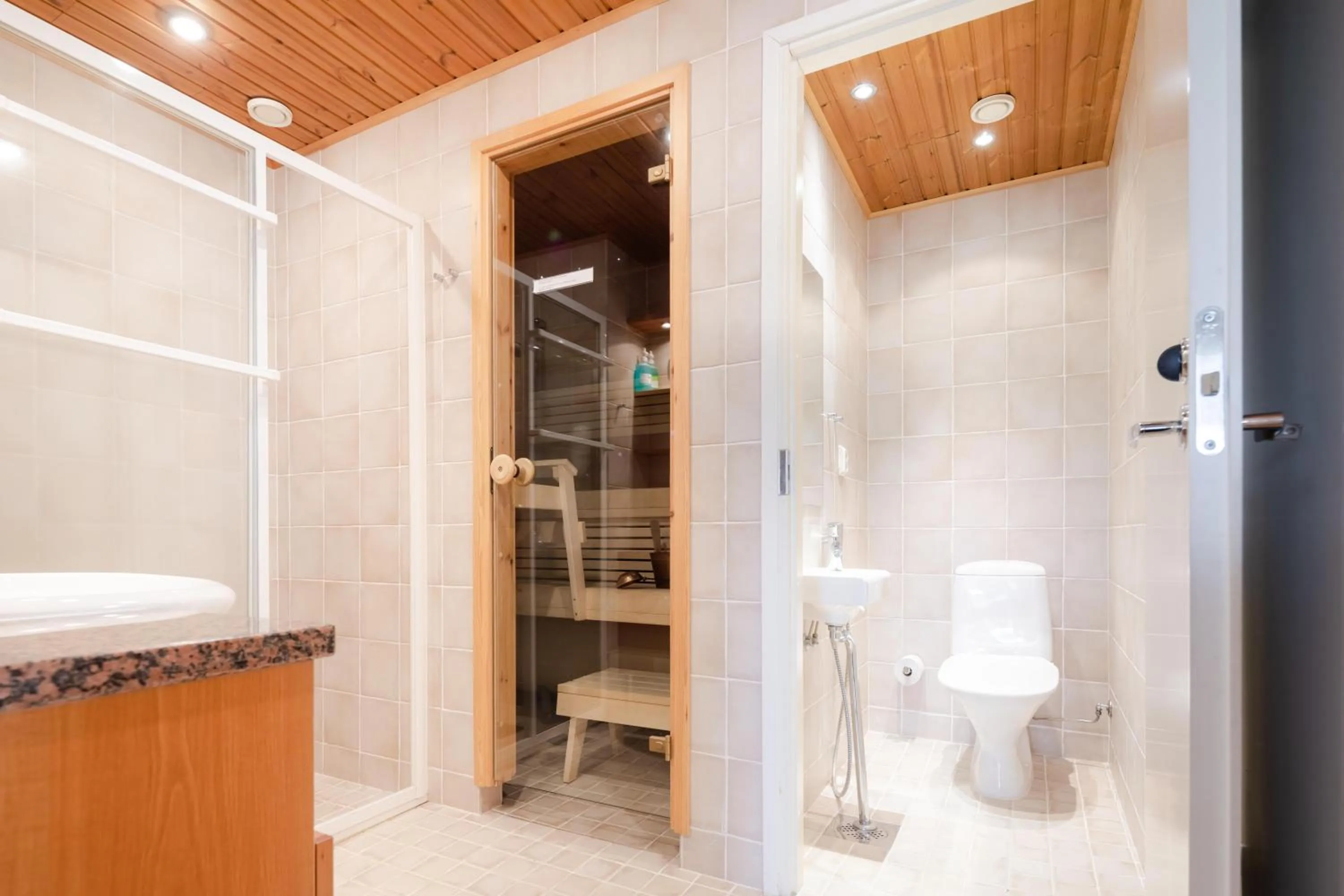 Toilet in Lapland Hotels Äkäshotelli