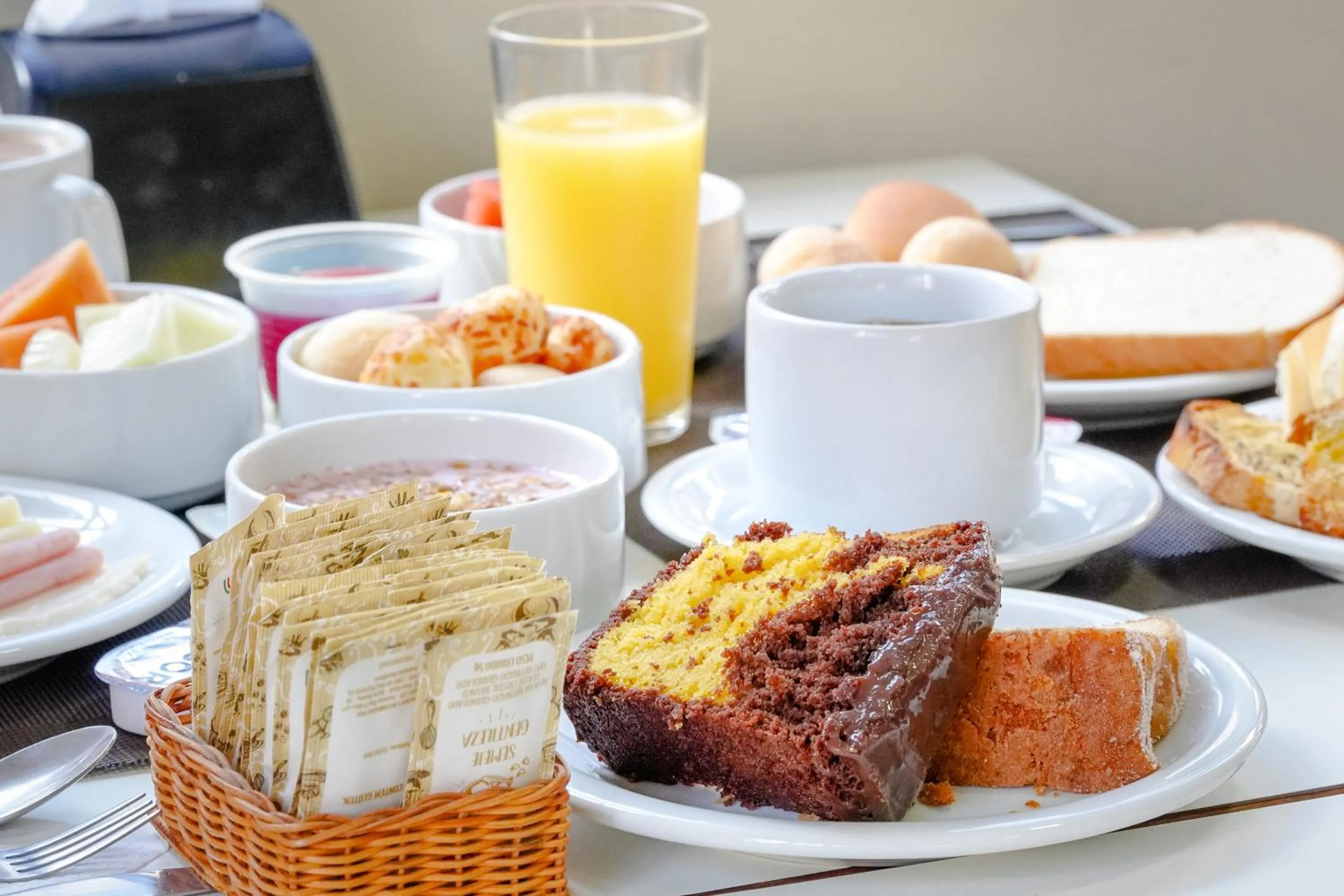 Food and drinks in VELINN Pousada Mirante da Praia Grande