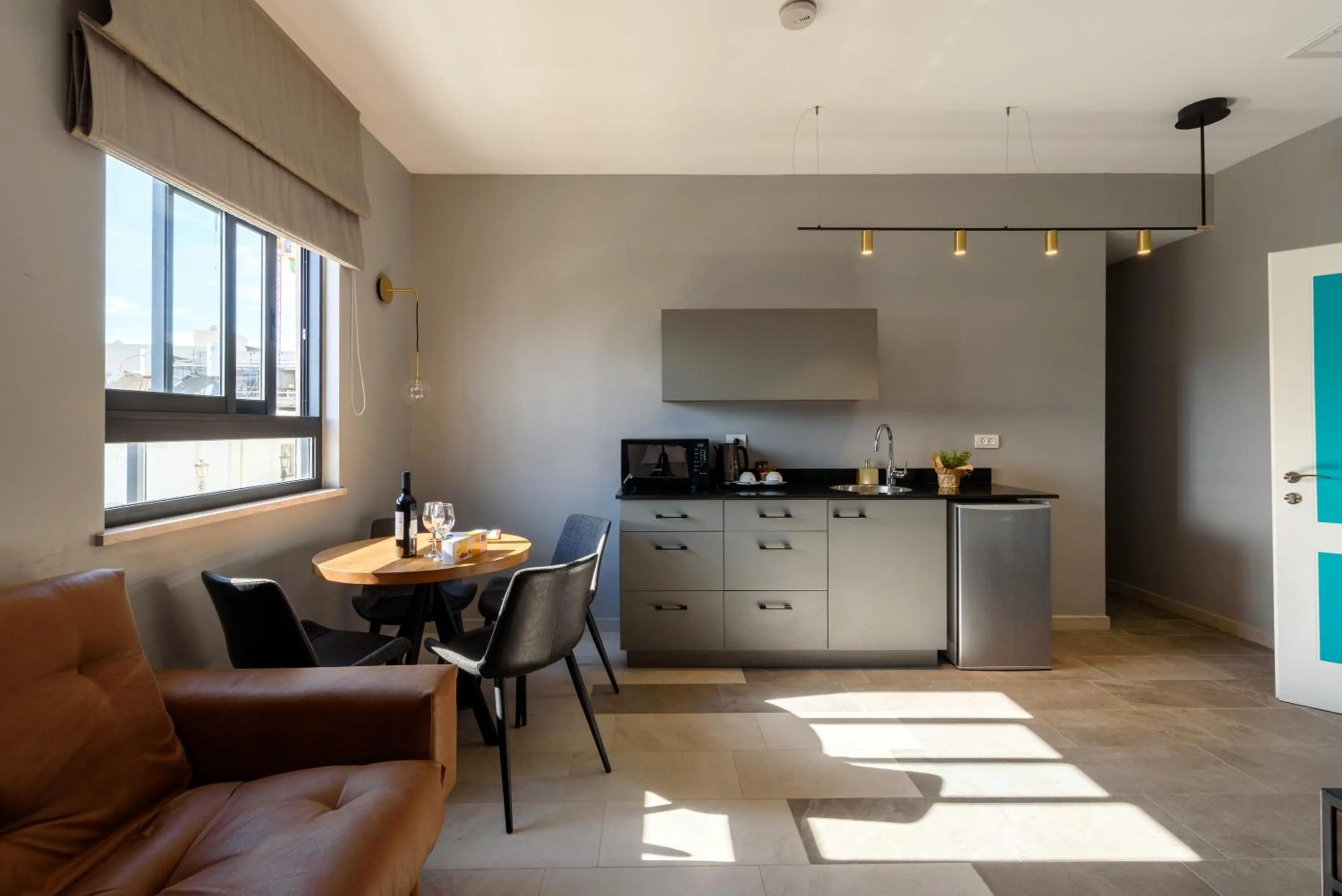 Photo of the whole room in The Roof - By Sea Land Suites