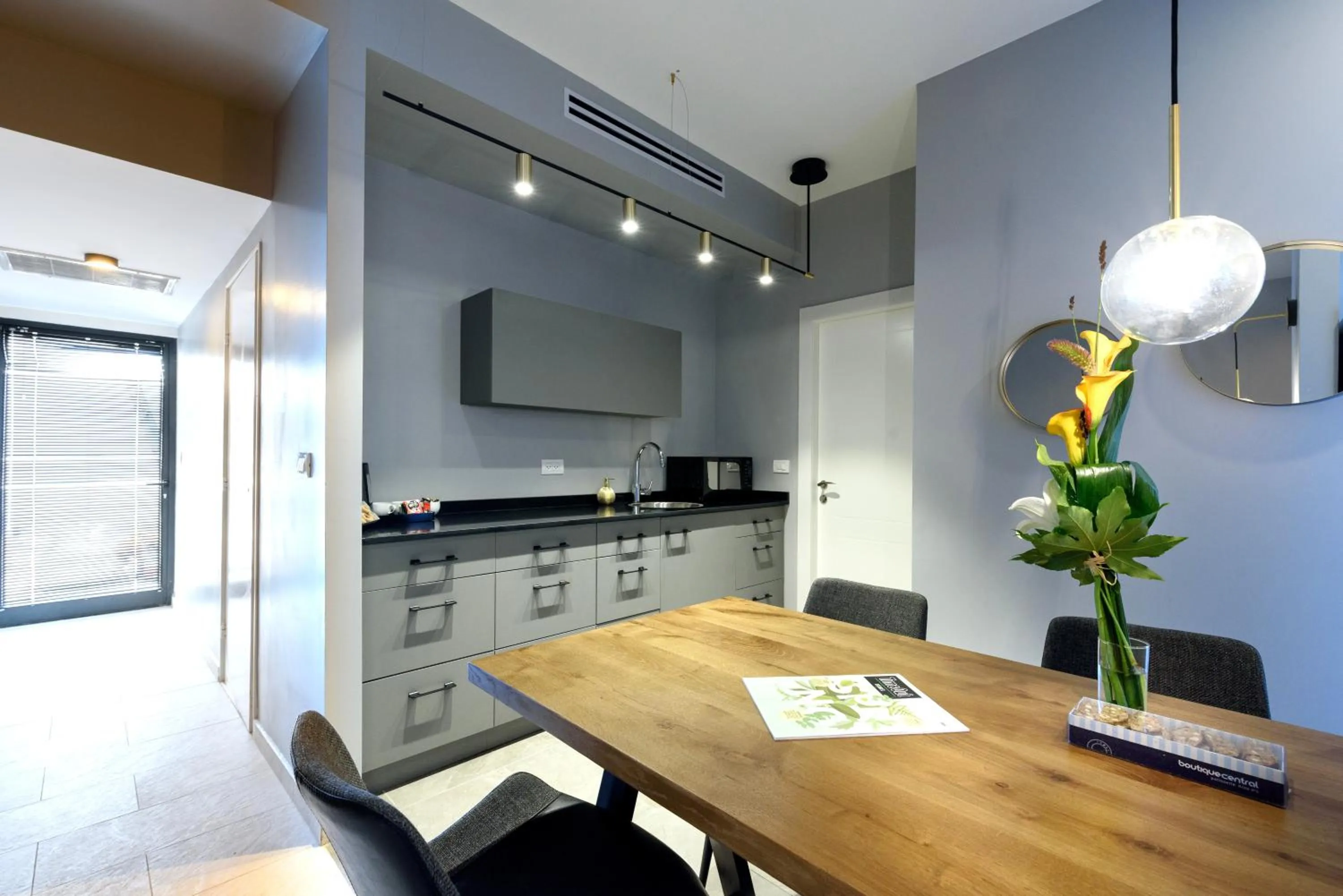 Photo of the whole room in The Roof - By Sea Land Suites