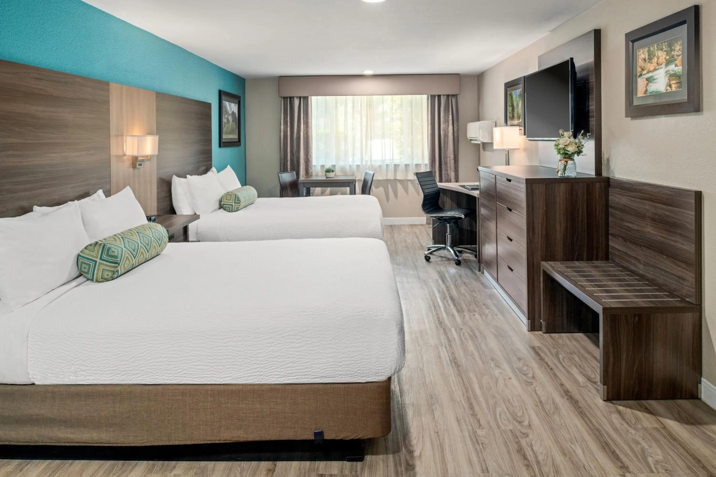 Bedroom, Bed in Yosemite Southgate Hotel & Suites