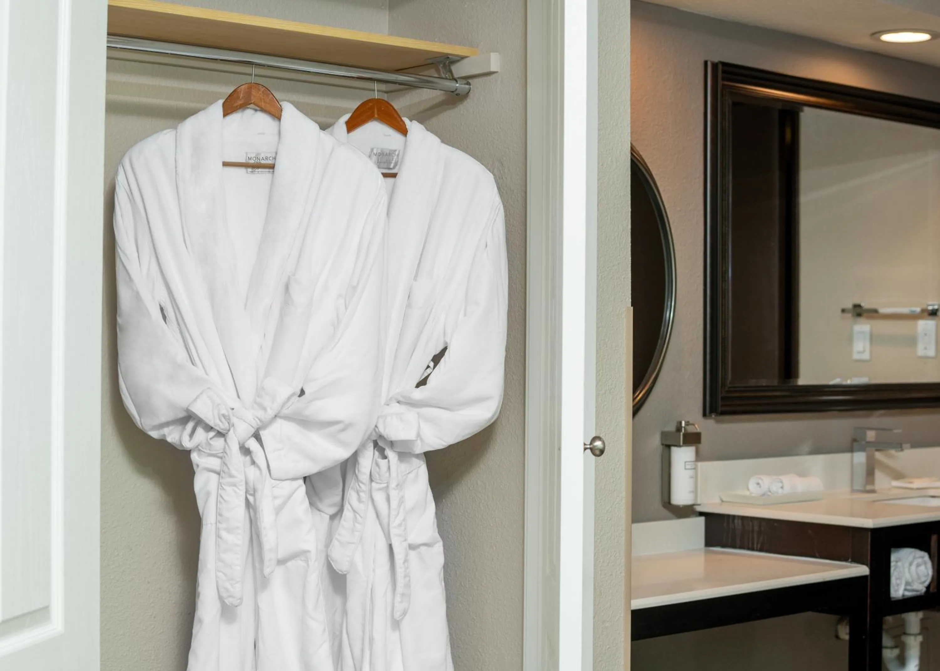 Bathroom in Yosemite Southgate Hotel & Suites