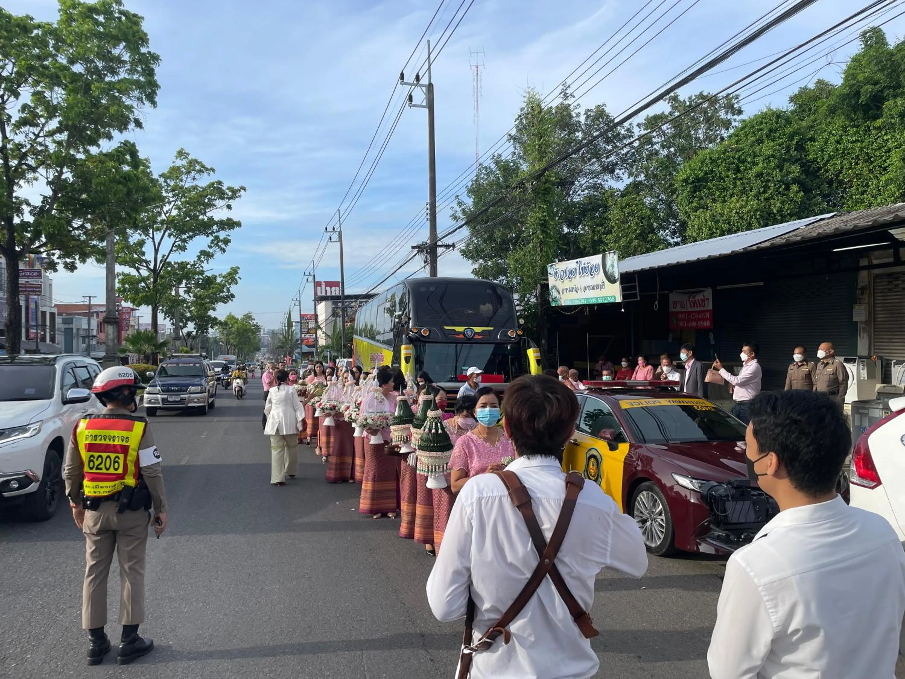 wedding in ROYAL PINEAPPLE HOTEL l a welcome to wealth and good fortune