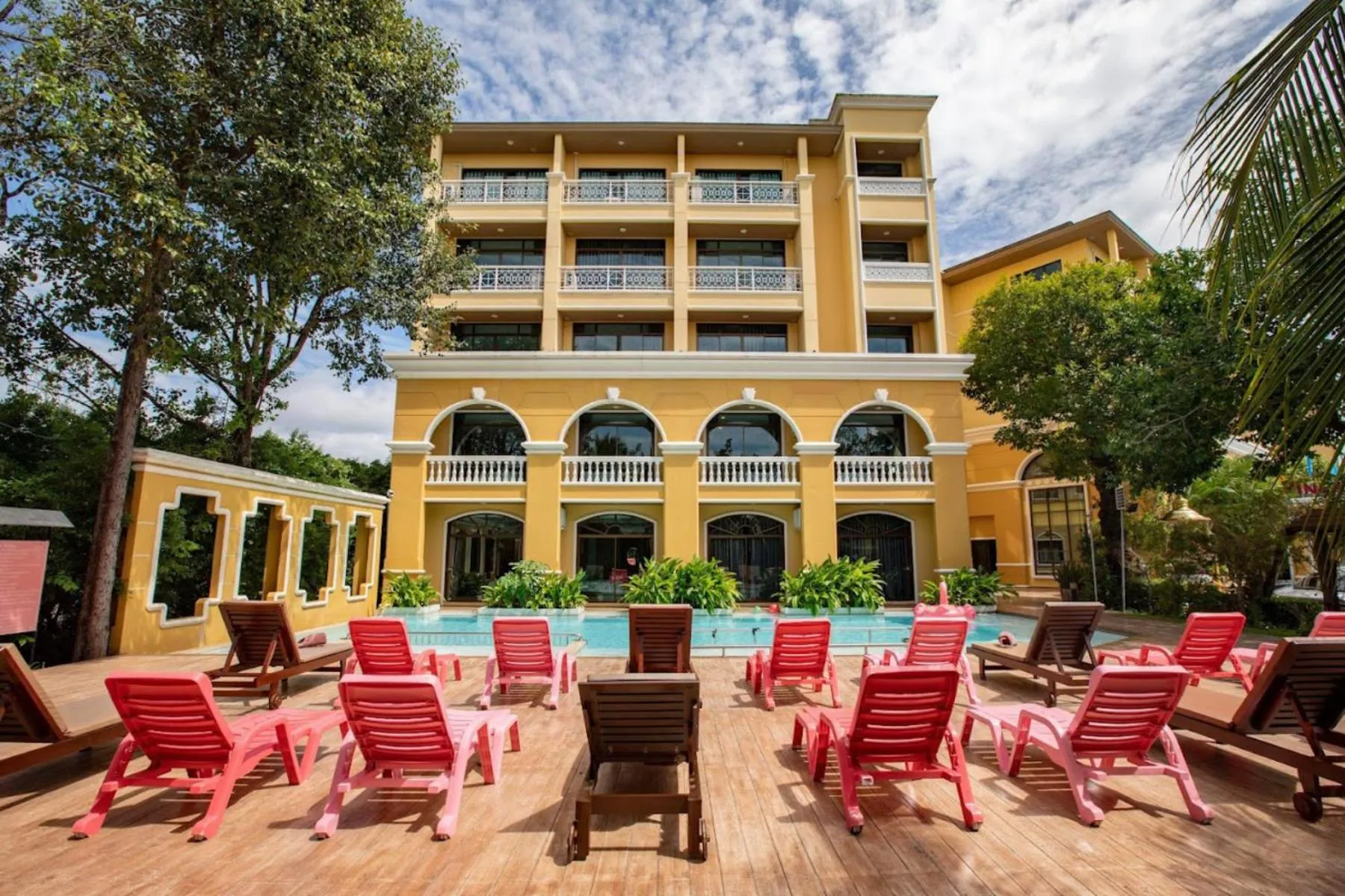 ROYAL PINEAPPLE HOTEL l a welcome to wealth and good fortune