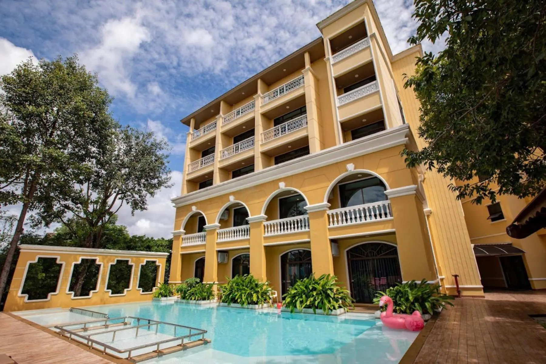 ROYAL PINEAPPLE HOTEL l a welcome to wealth and good fortune