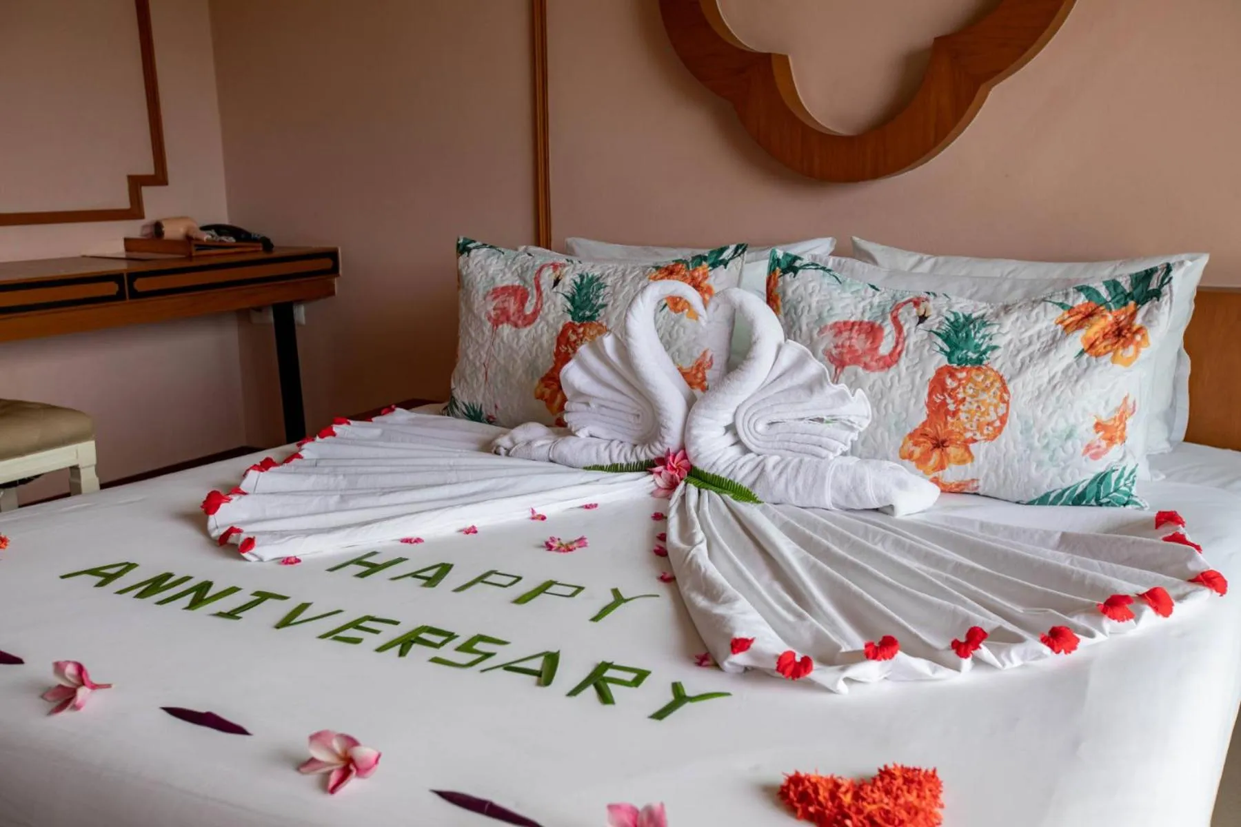 Bed in ROYAL PINEAPPLE HOTEL l a welcome to wealth and good fortune