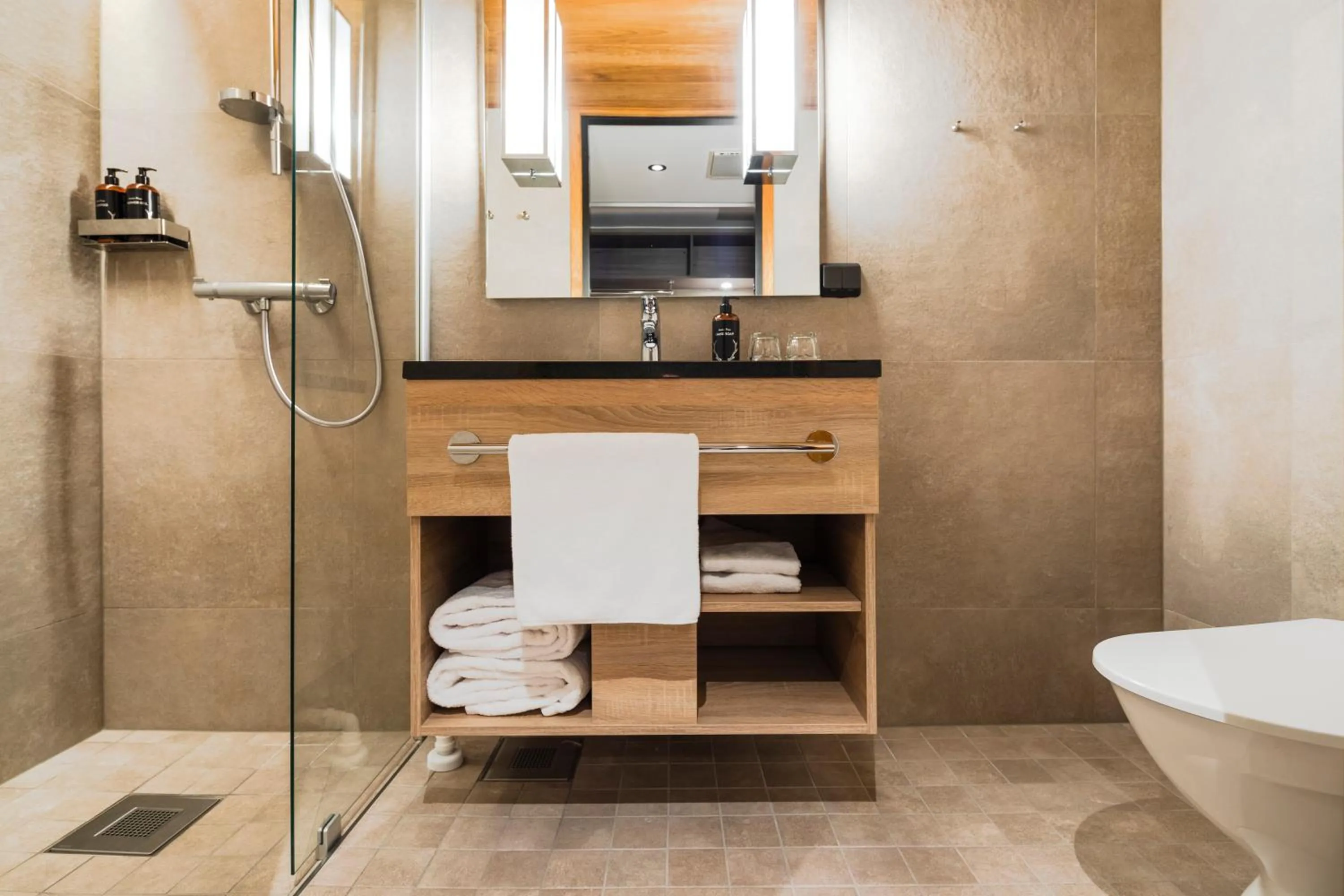 Shower in Lapland Hotels Sky Ounasvaara