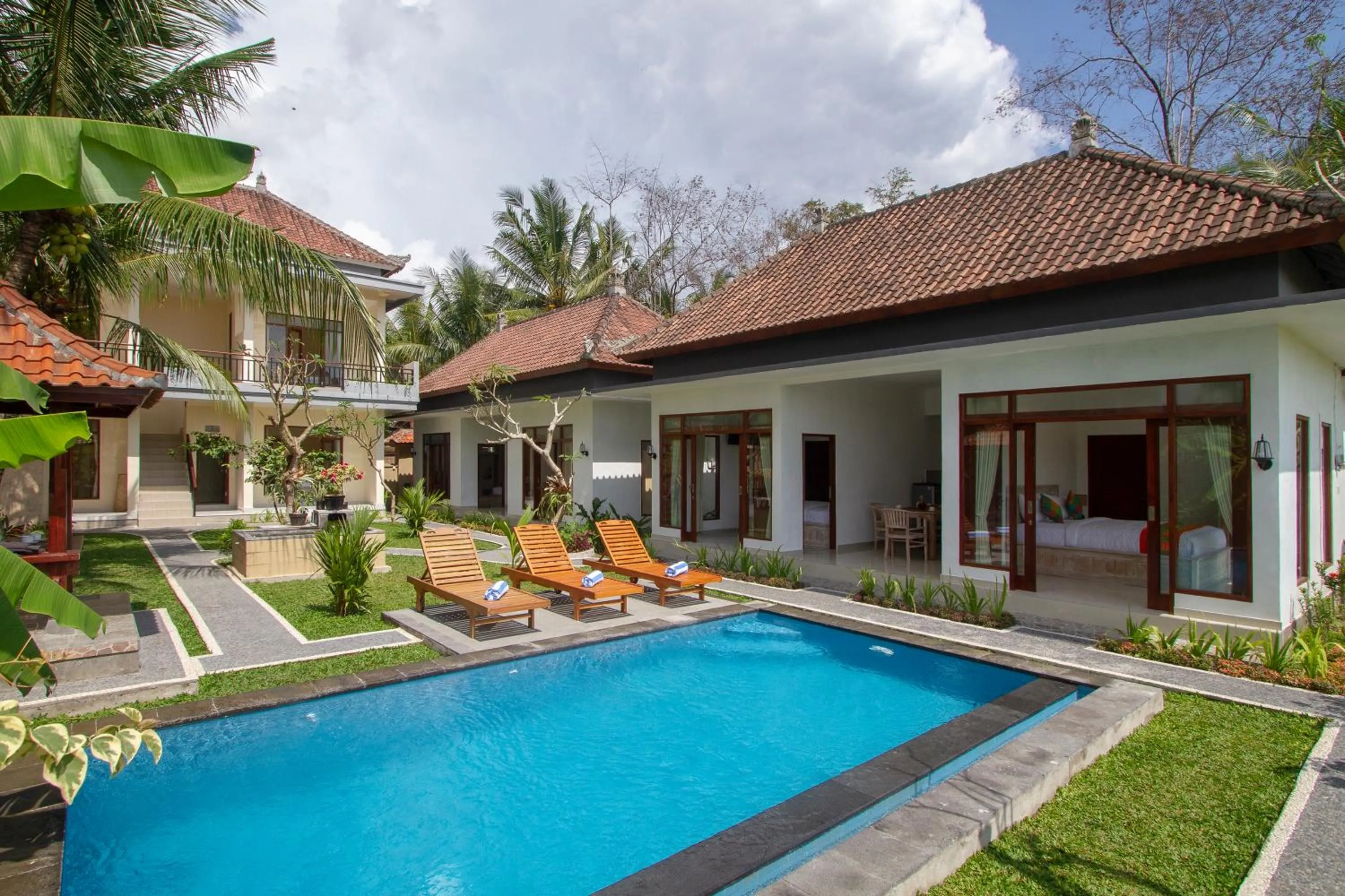 Property building in Pondok Ayu shanti