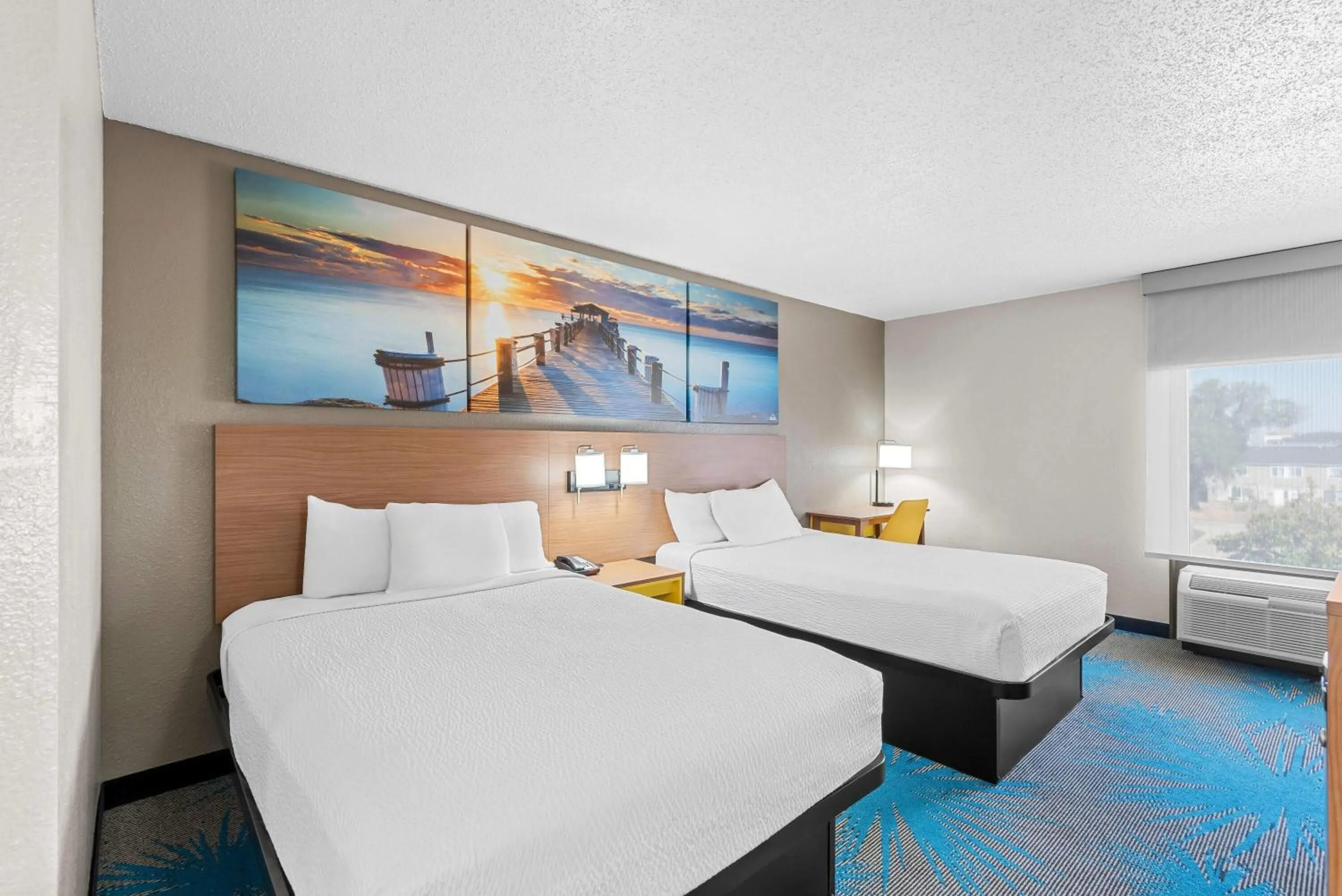 Bed in Days Inn & Suites by Wyndham Cedar Rapids
