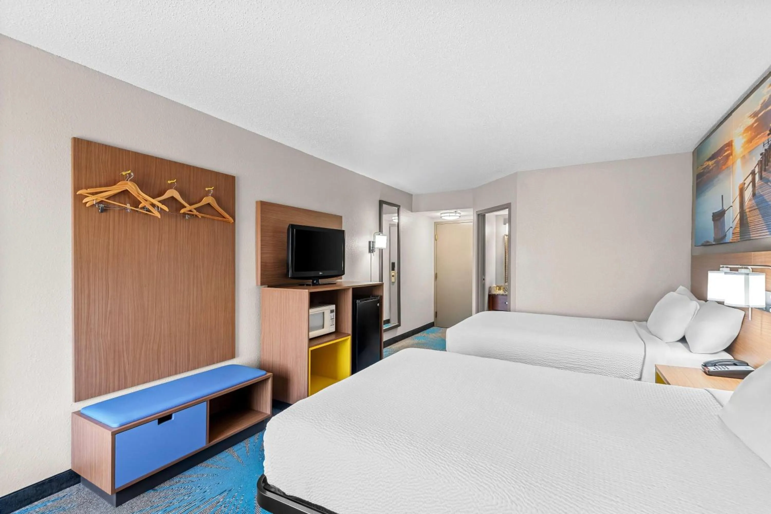 Bed in Days Inn & Suites by Wyndham Cedar Rapids