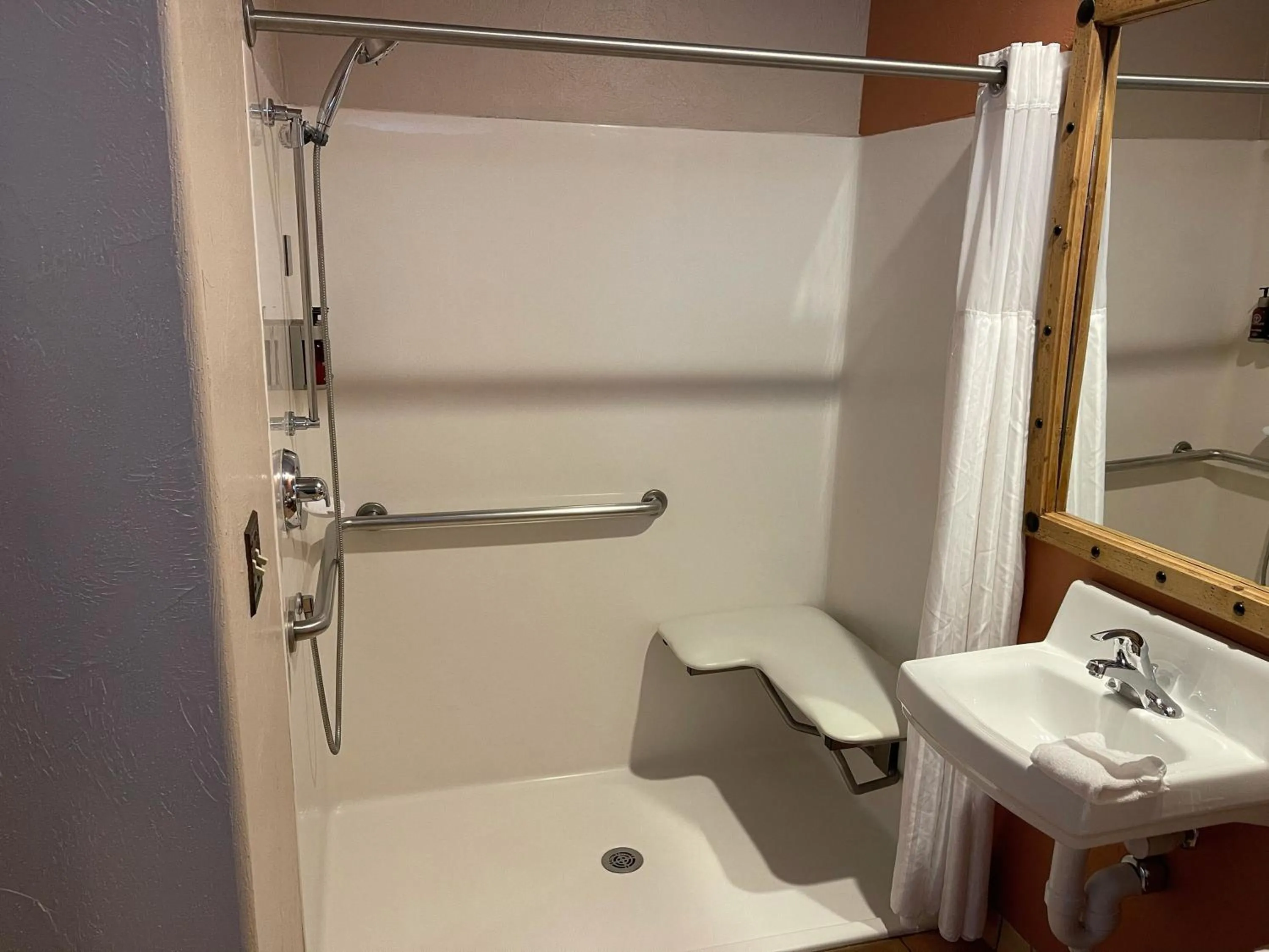 Bathroom in Table Mountain Inn